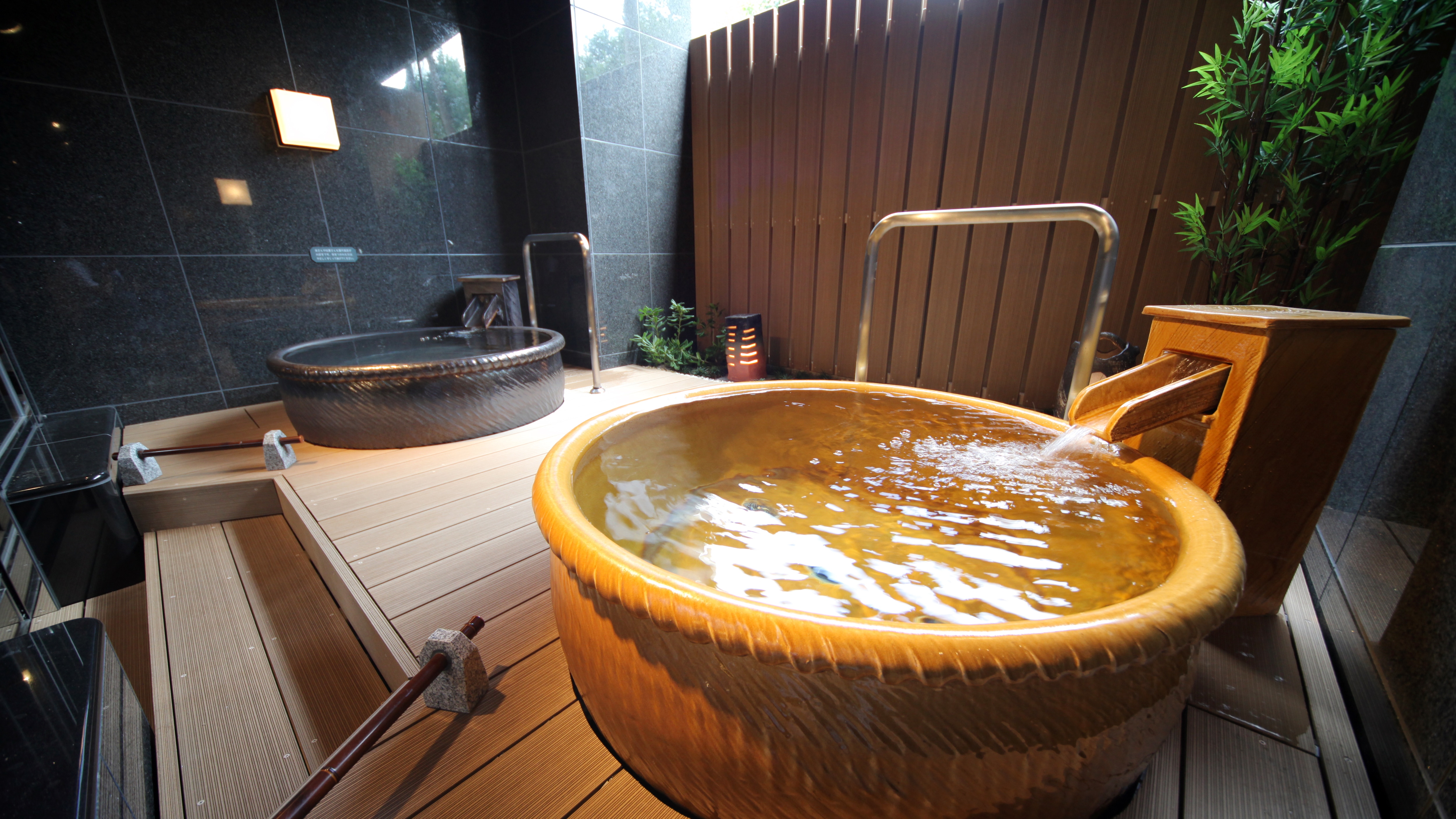 Pemandian terbuka yang besar