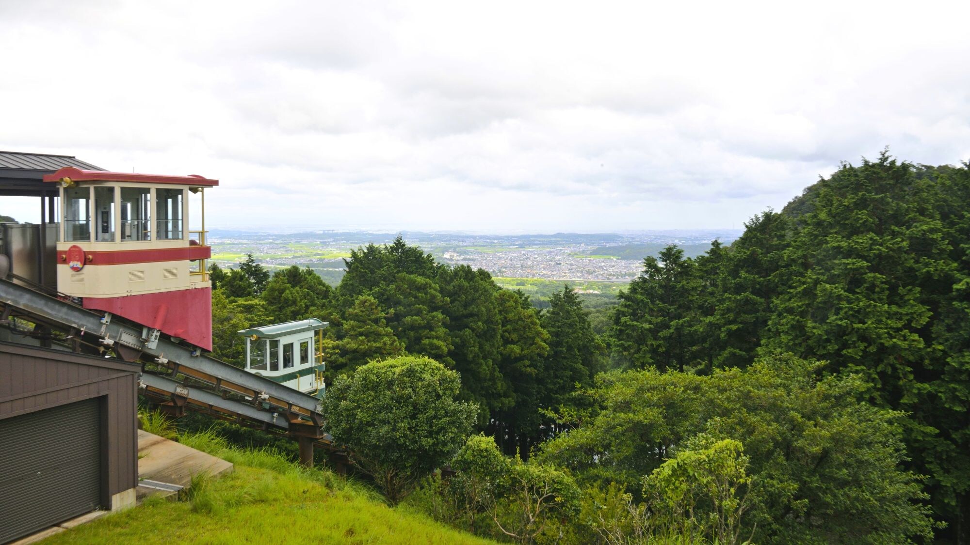 ◆Cable car◆From the front desk at the observation deck to the main building