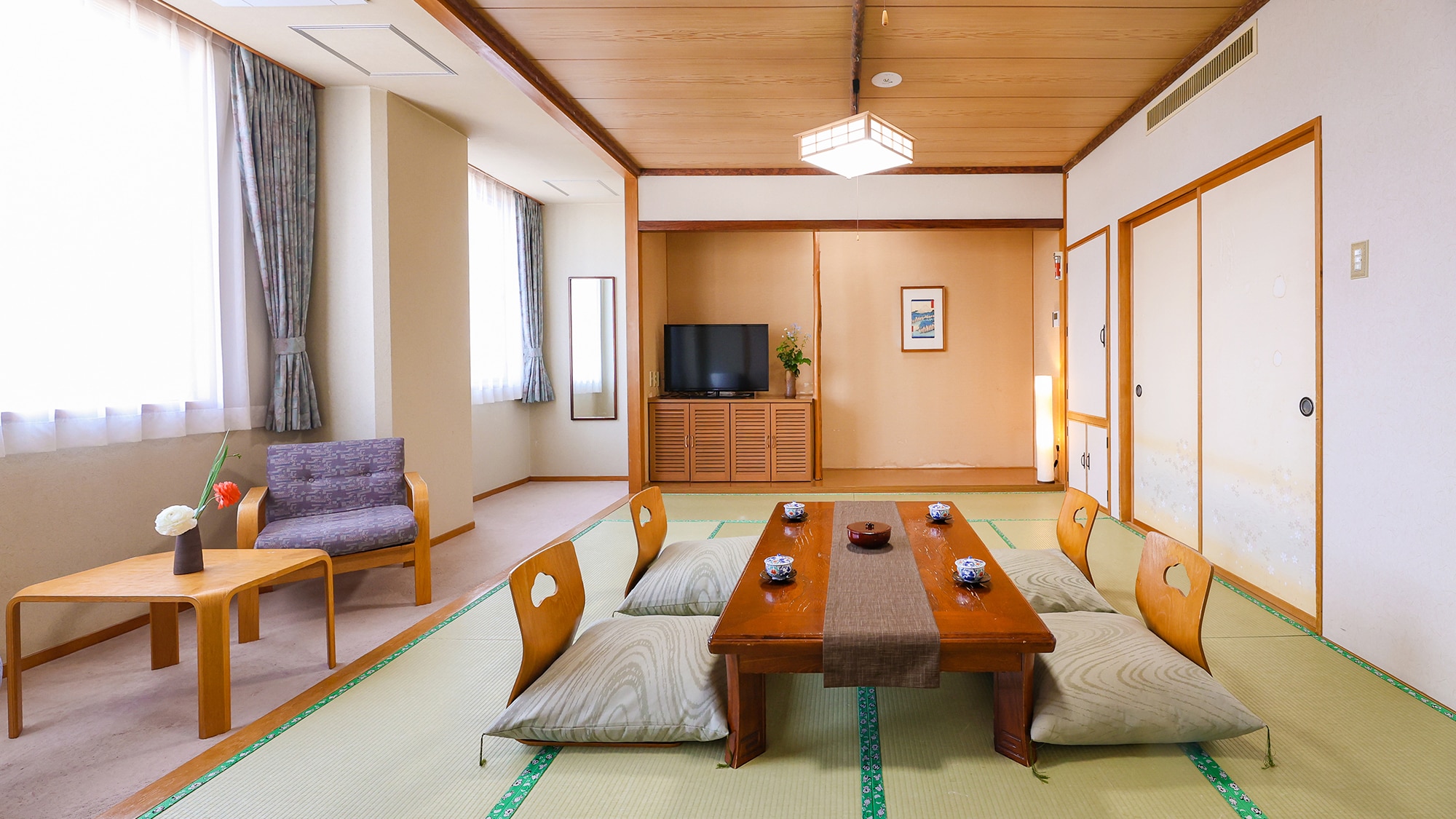 [Japanese-style room 12 tatami mats] Larger than 8 tatami mats, ideal for traveling with family and friends