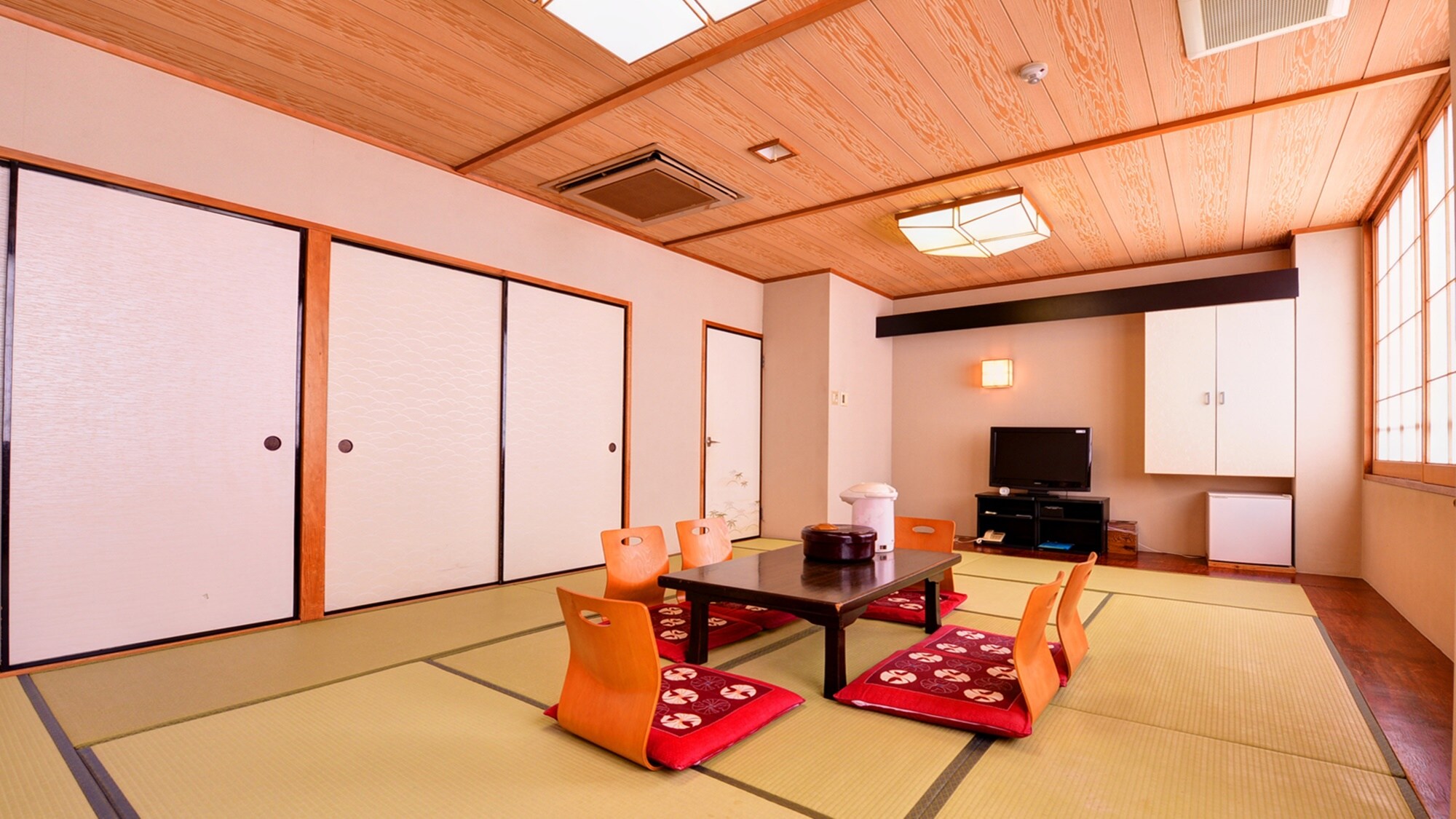 *12 tatami Japanese-style room (example of guest room)