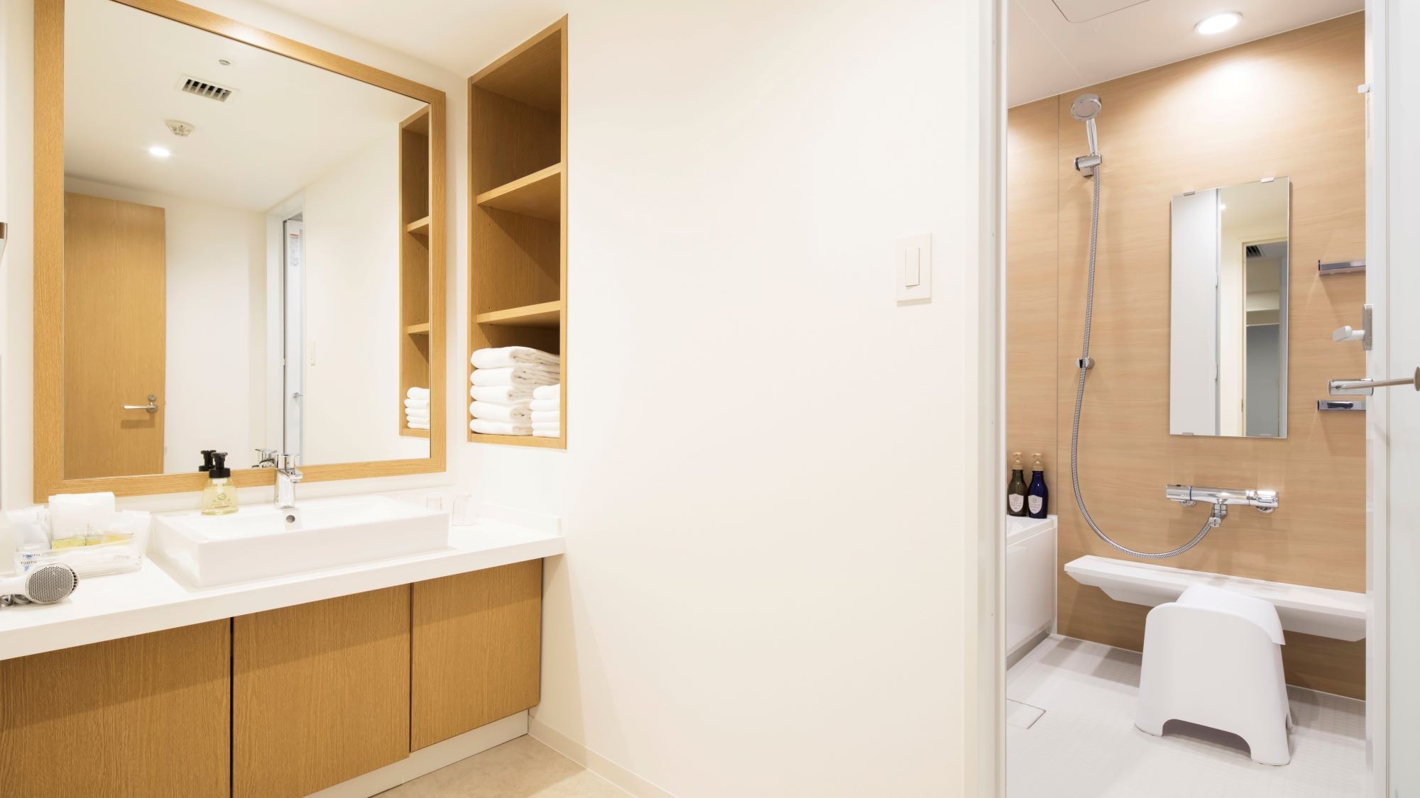 An example of a Grand Deluxe Force bathroom