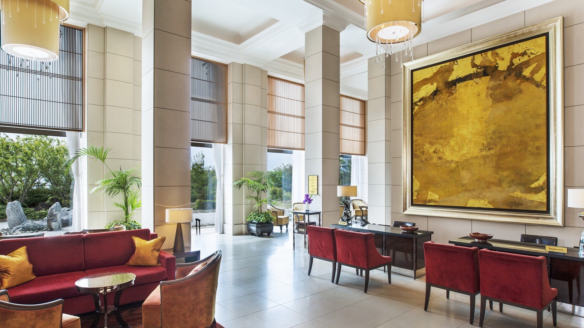 Lobby We will welcome you in a modern, luxurious and sophisticated space.