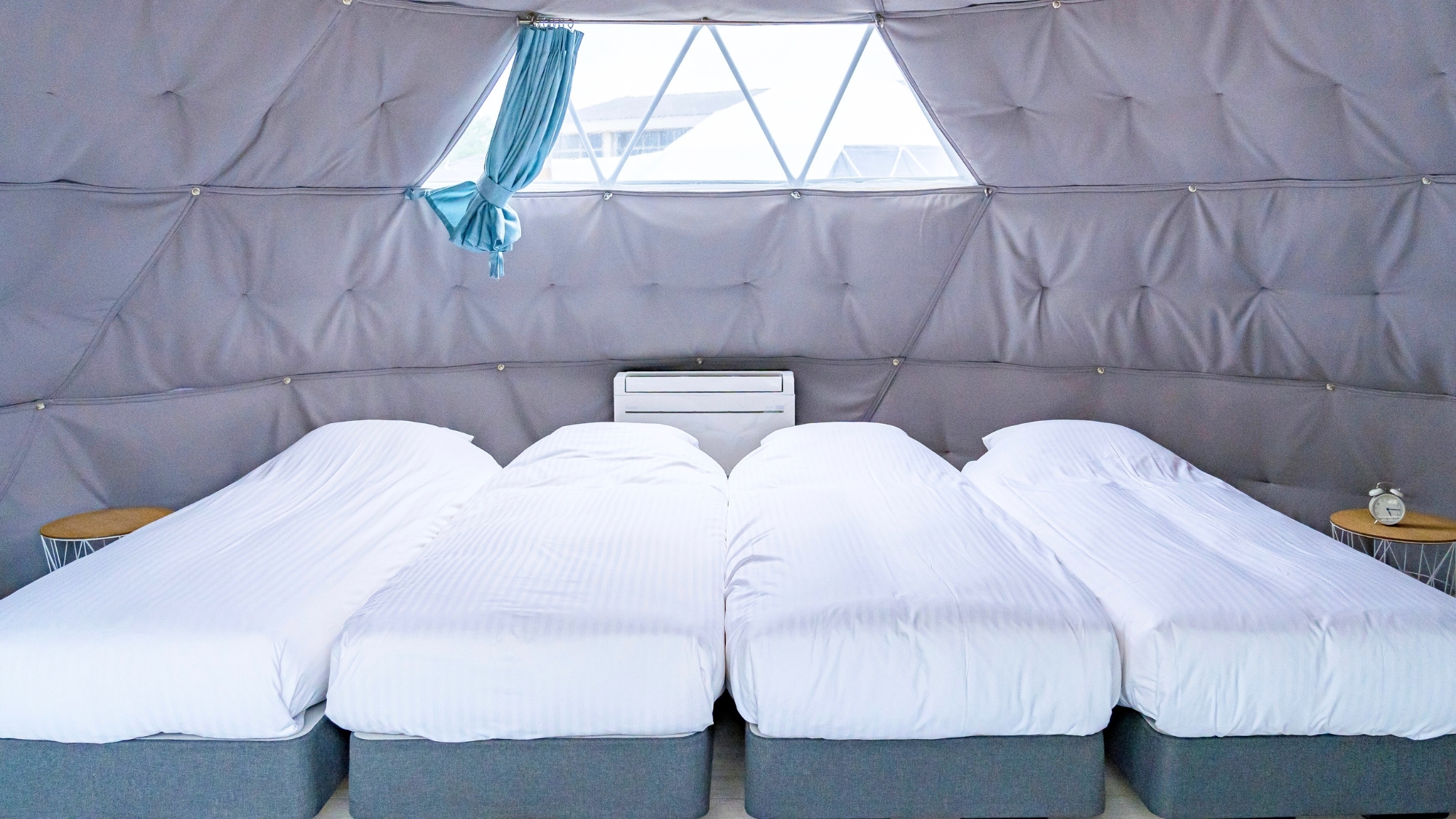 Dome tent (4 single beds)