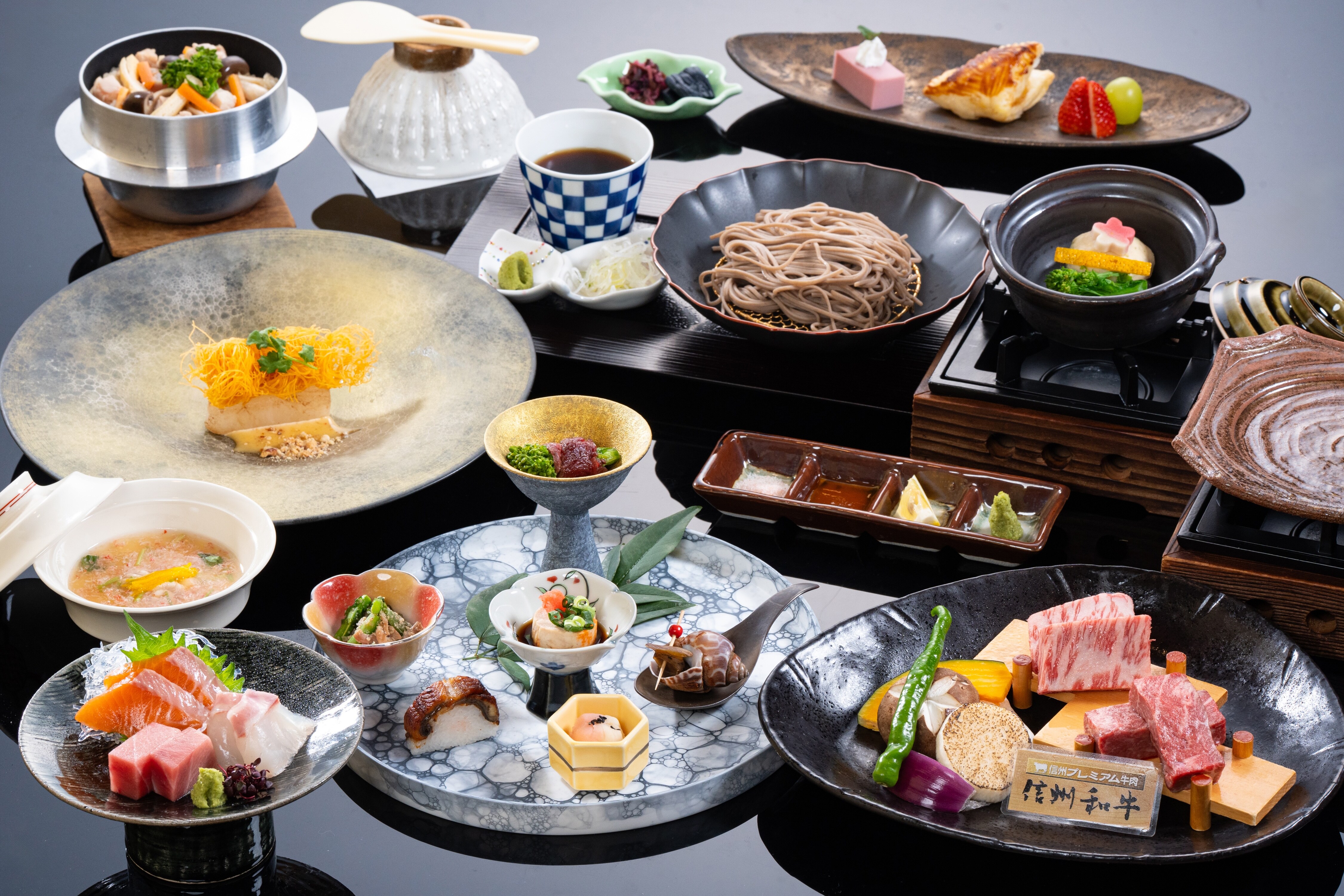 "Special Kaiseki" course featuring the lavish seasonal cuisine