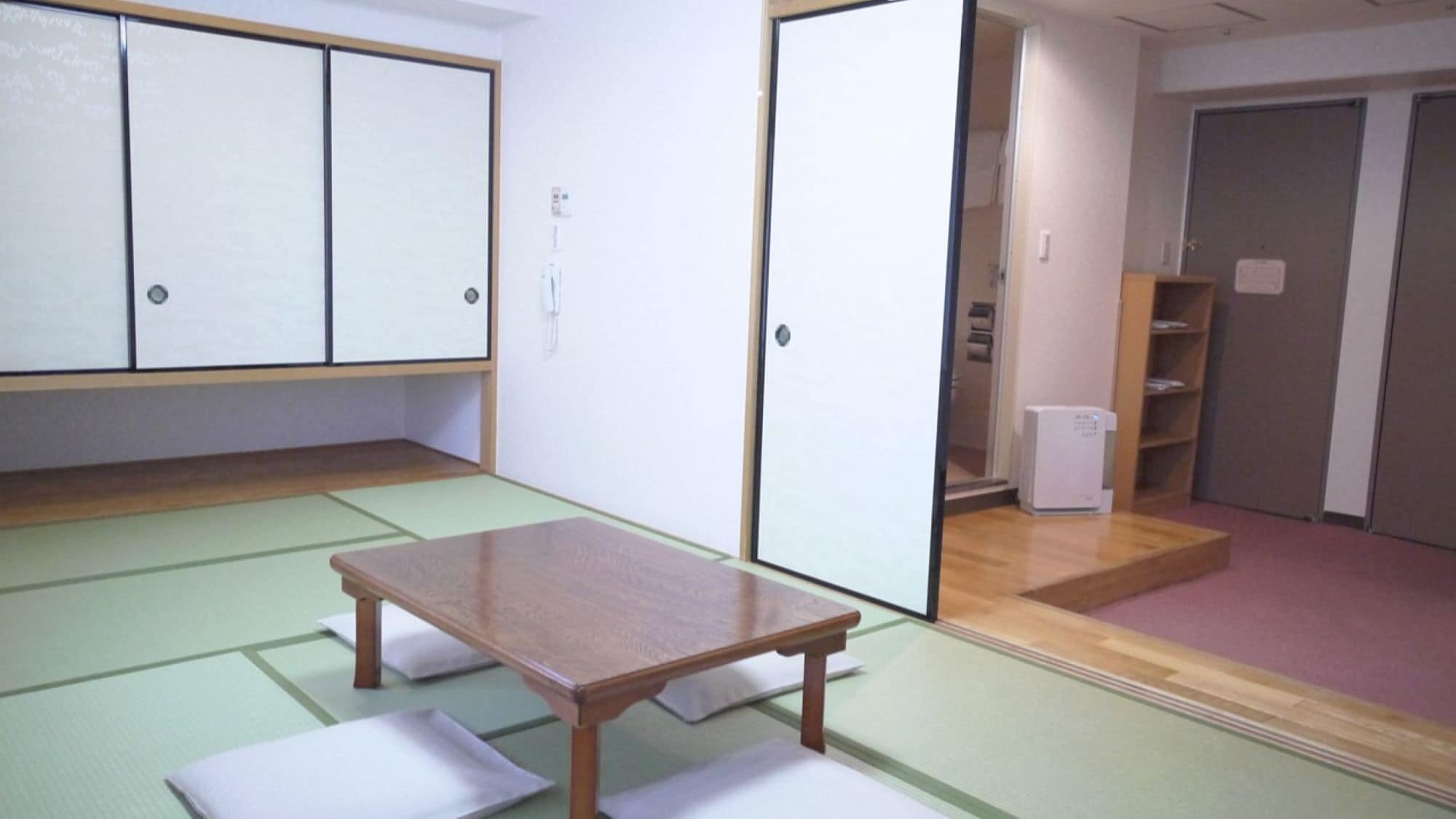 [Kamar merokok keluarga bergaya Jepang] Bukan tempat tidur. Kamar ini dapat menampung hingga 4 orang.