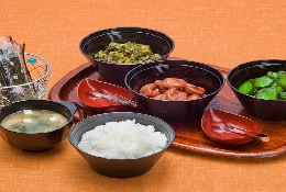 Example of serving Japanese food