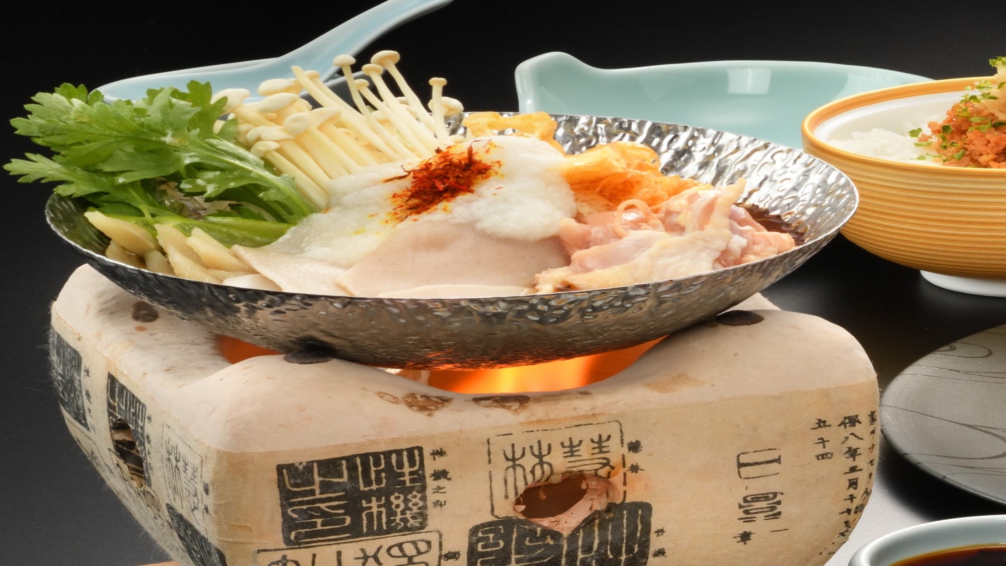 Popular original Yokichi hot pot (buckwheat noodles, yam, chicken, seasonal vegetables, mushroom hot pot)