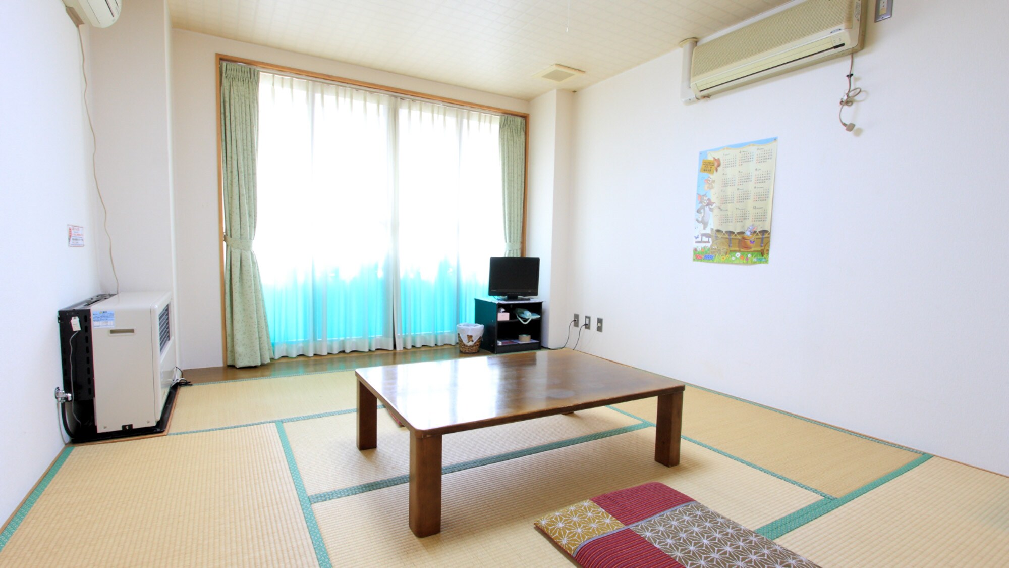 *Example of a guest room: Stretch out your legs and relax on the tatami mats.