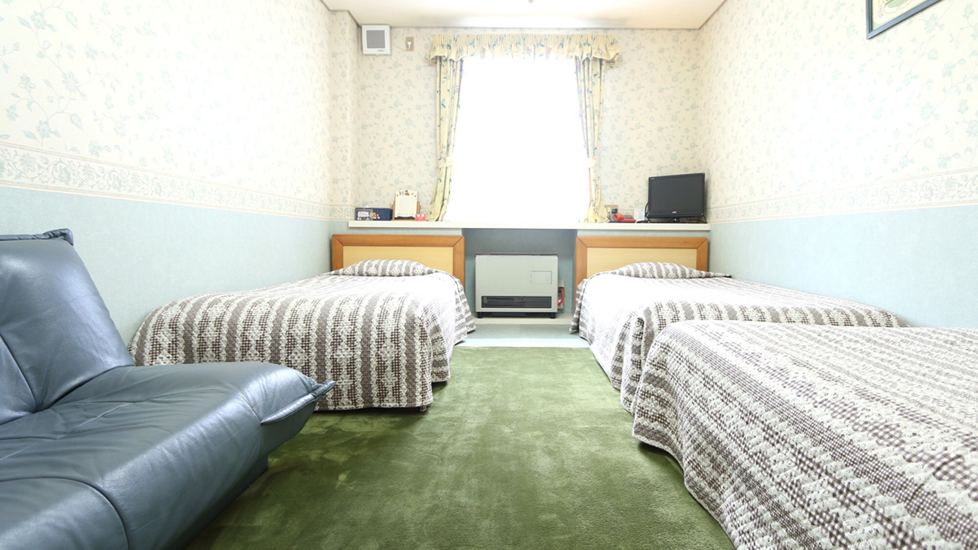 This triple room is recommended for large groups.