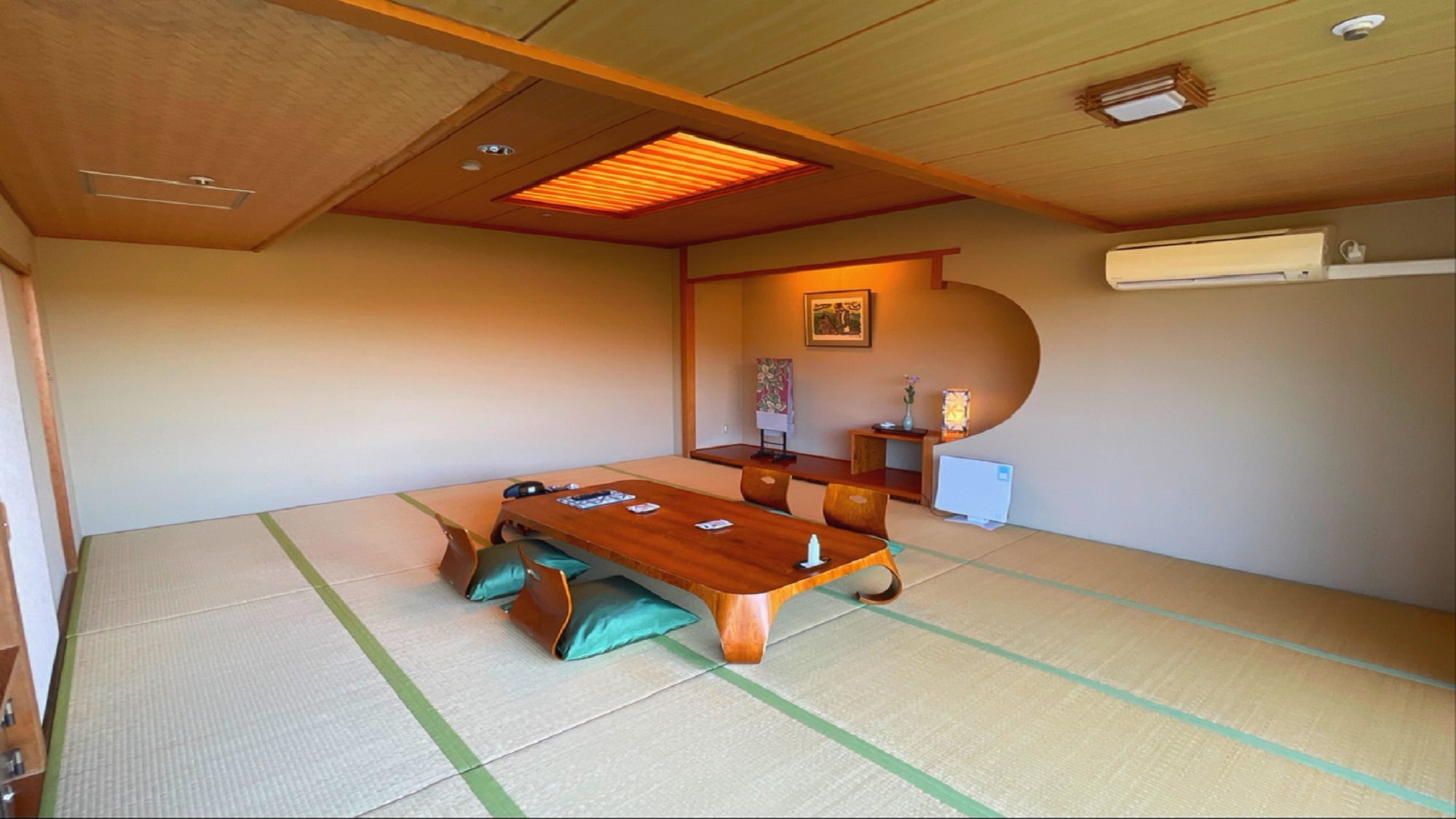 Special room "Muko" Japanese-style room 15 tatami mats facing the wall