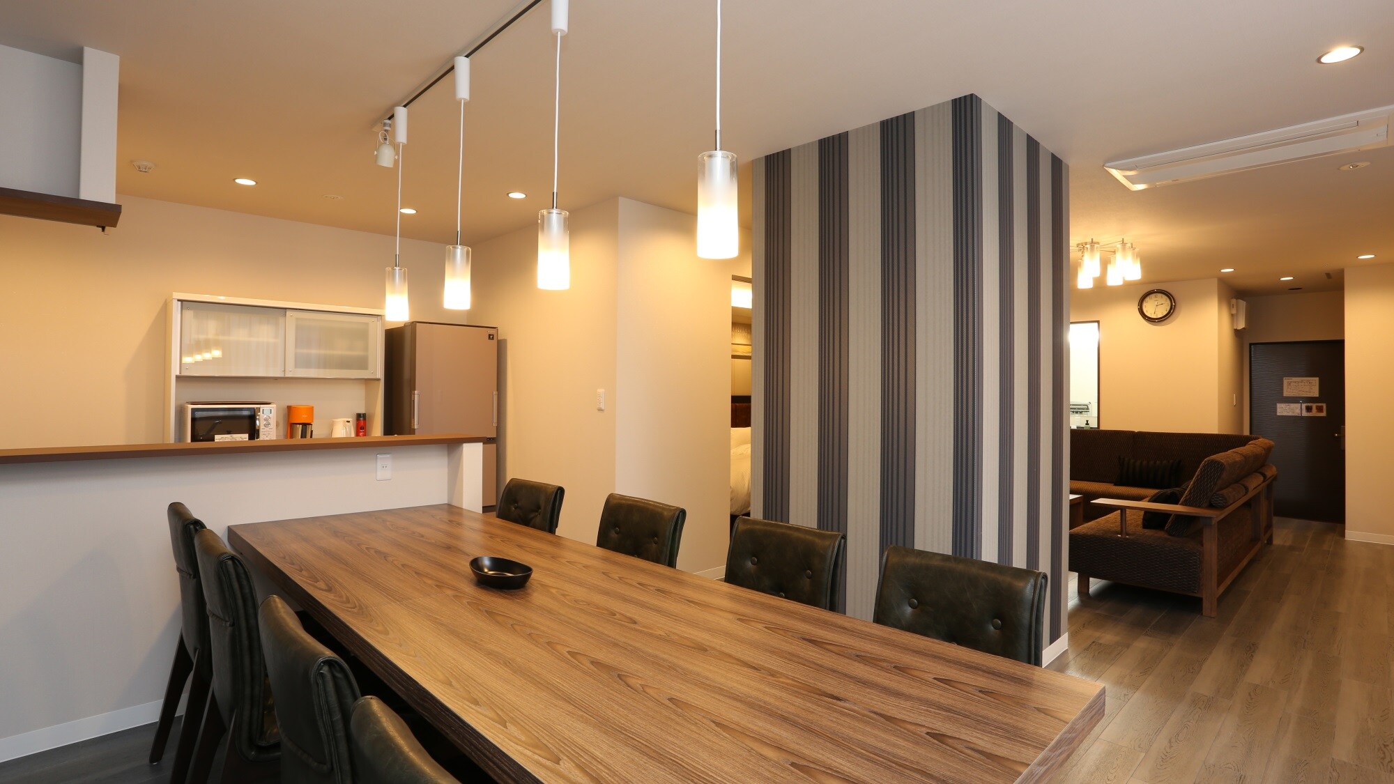 [Example of a Deluxe Room] A spacious room of 80 square meters. Recommended for family trips or trips with three generations.