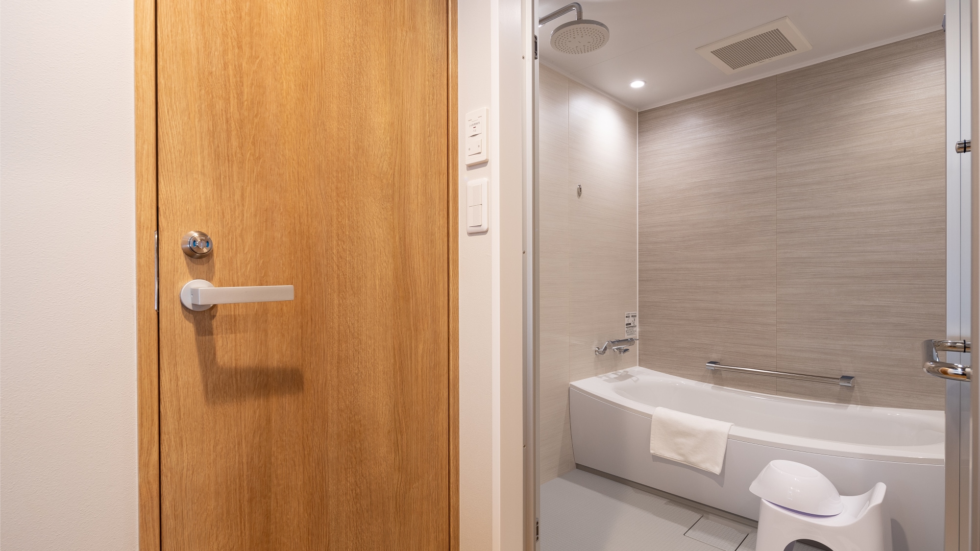 [Deluxe Twin Room (Bathroom)]