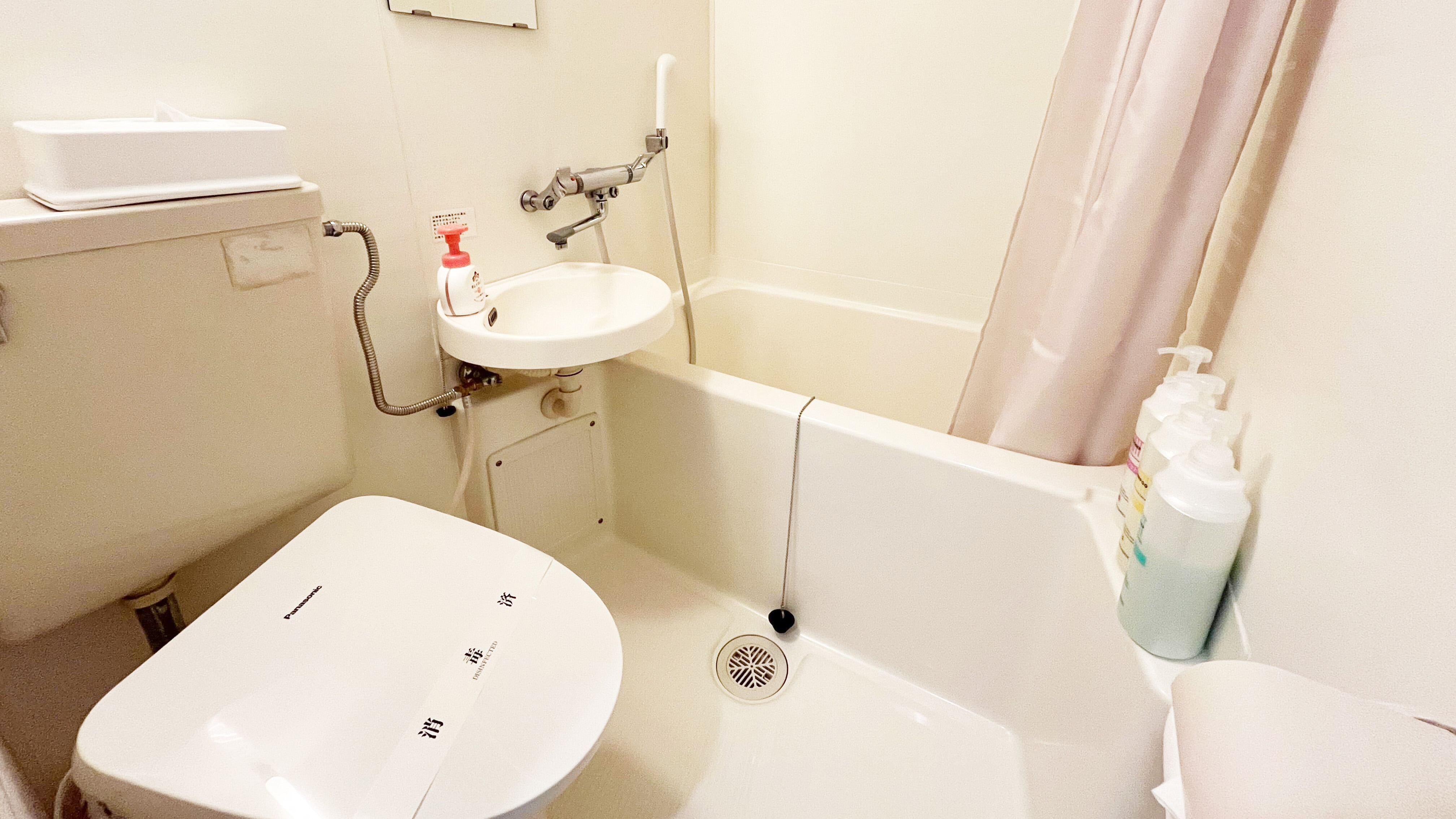 Twin room ■ Unit bath and toilet available*