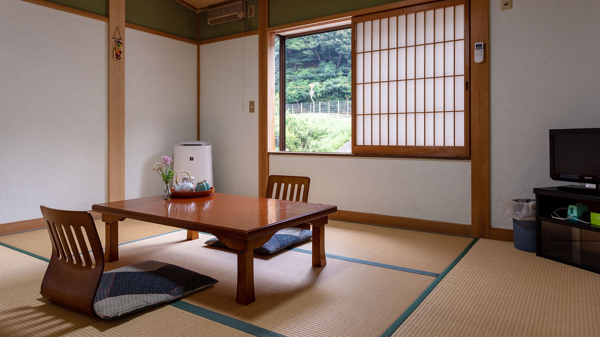 Room for small groups (2nd floor)