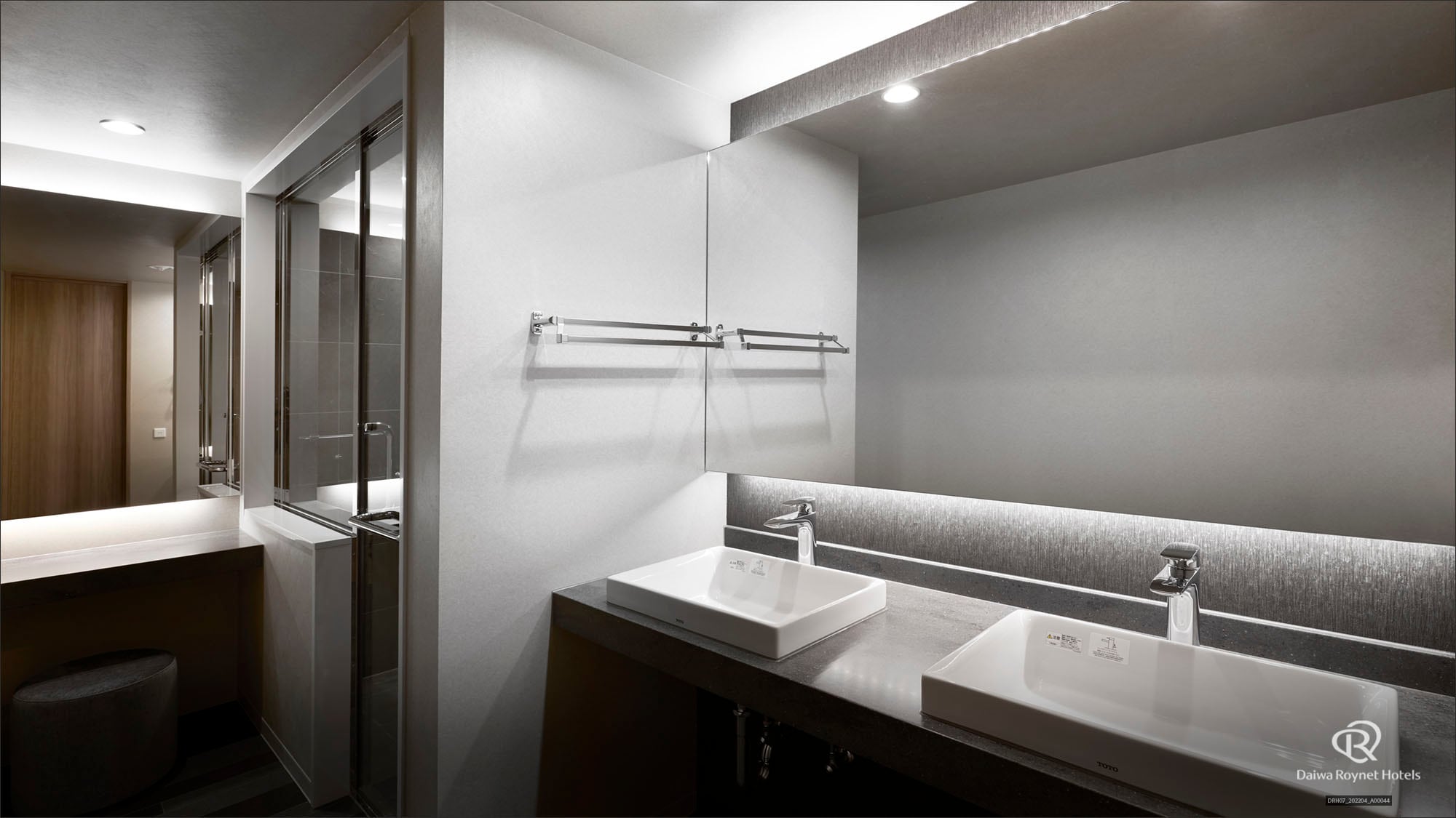 Fourth bathroom 2