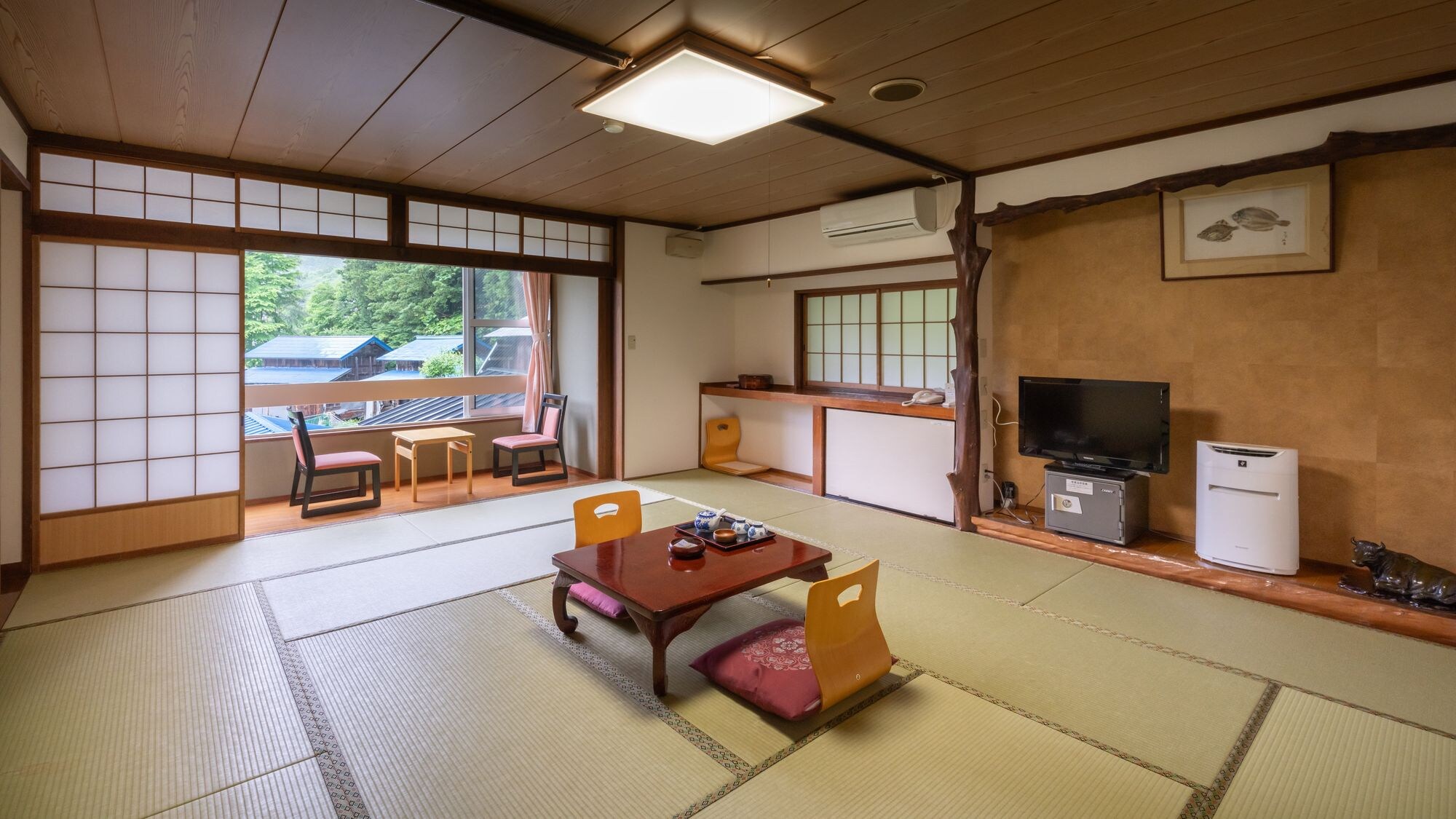 [Japanese-style room with 15 tatami mats] A spacious Japanese-style room recommended for group trips