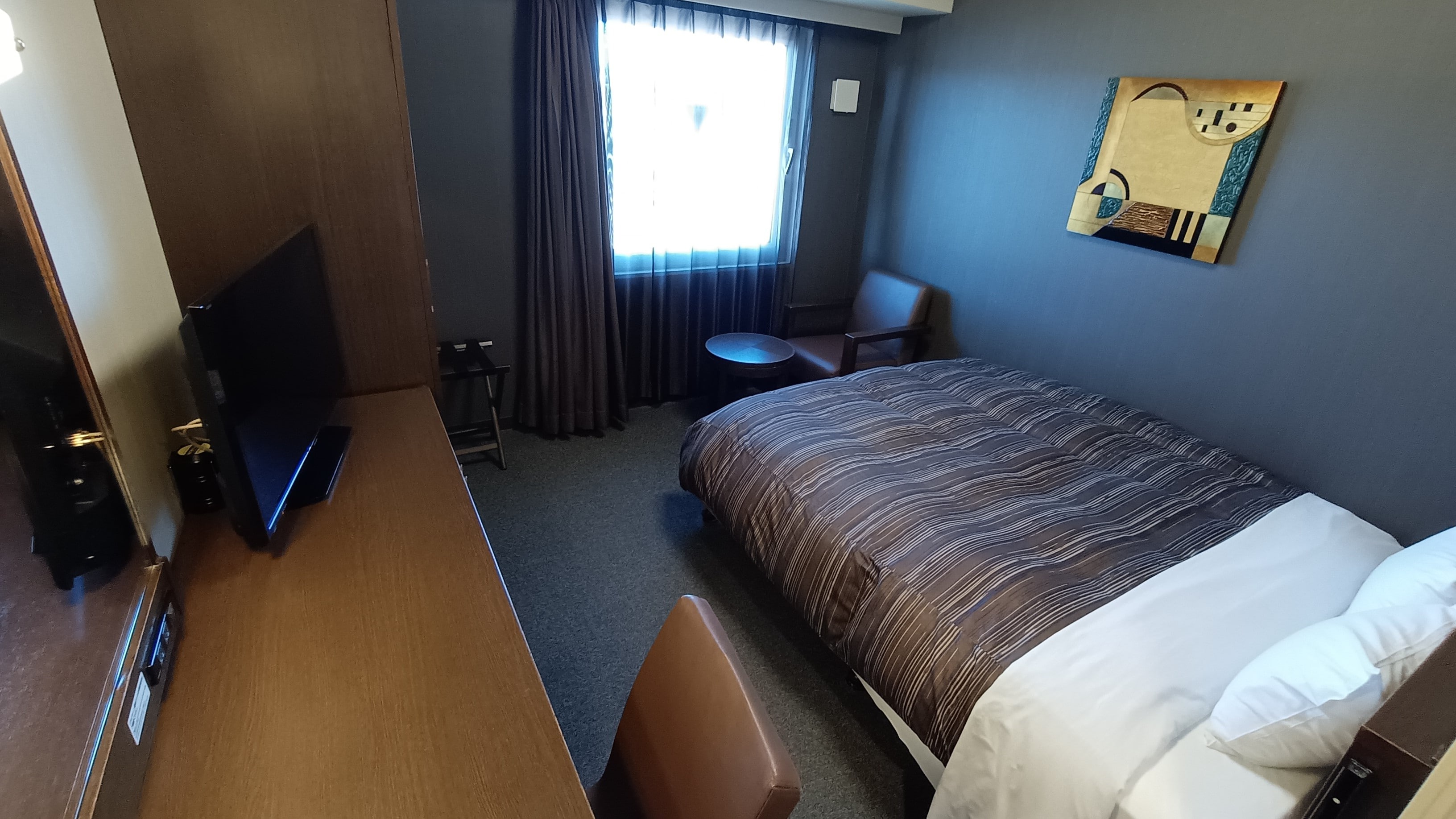 อาคารหลัก อนุญาตให้สูบบุหรี่ได้ 2 ท่าน