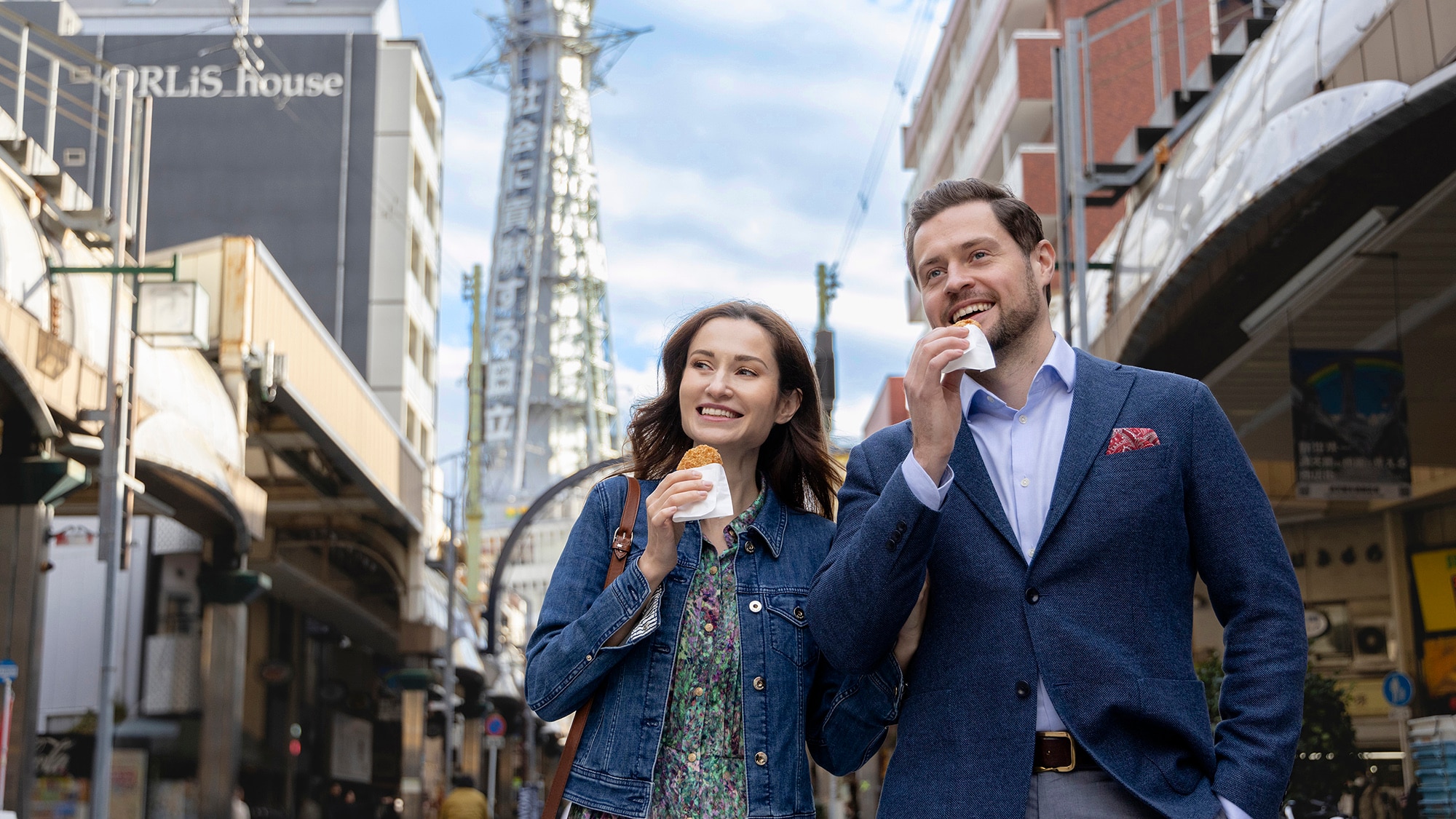 【通天閣本通商店街】新旧多彩なお店が並び、「大阪らしさ」を感じることのできる名所です。