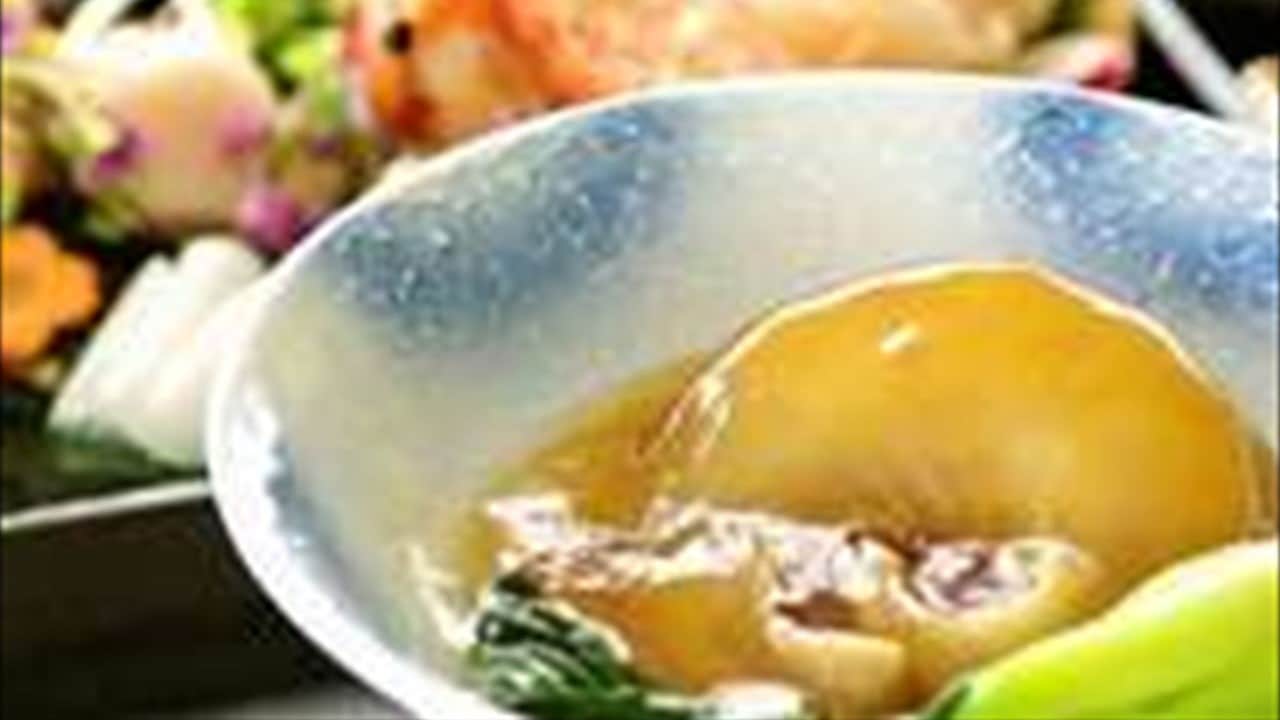 Mini whole-boiled shark fin set meal (for illustration purposes only)