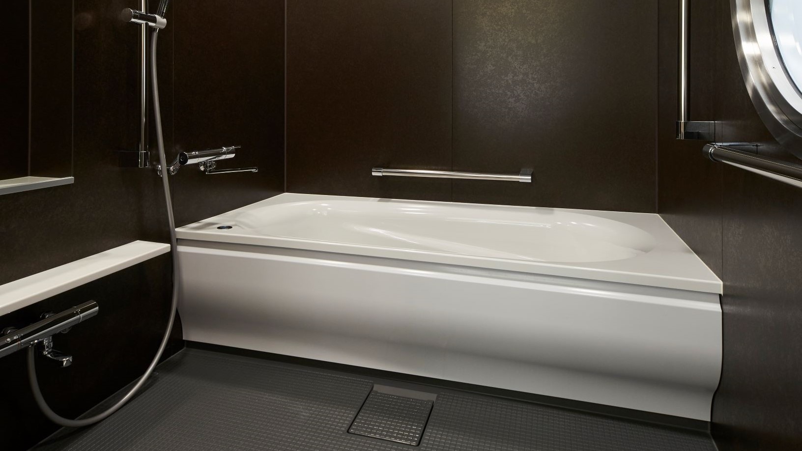 [Guest room] Corner deluxe twin (bathroom)