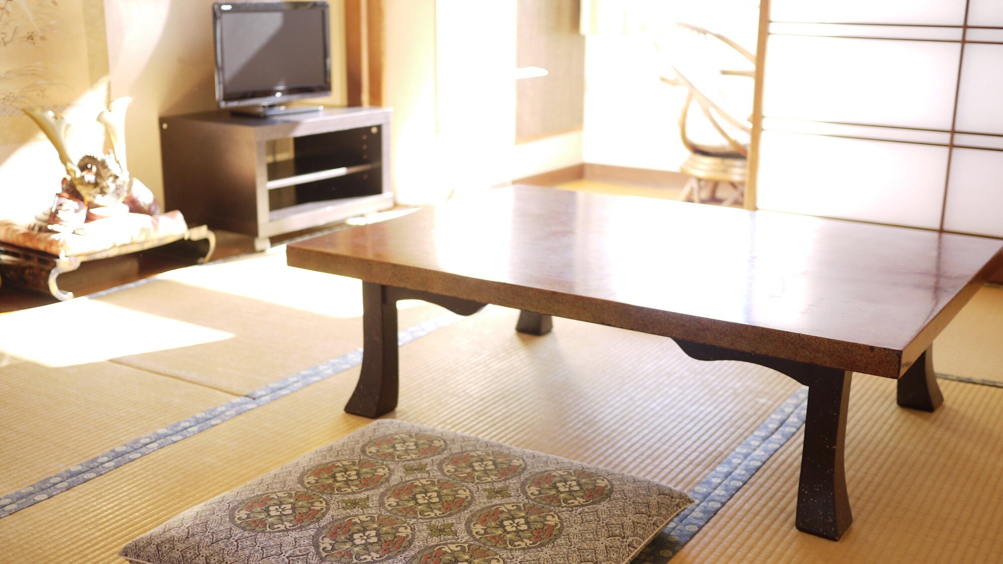 *Phòng theo phong cách Nhật Bản (8 tấm chiếu tatami)/Phòng theo phong cách Nhật Bản với bầu không khí yên tĩnh. Duỗi chân và thư giãn.