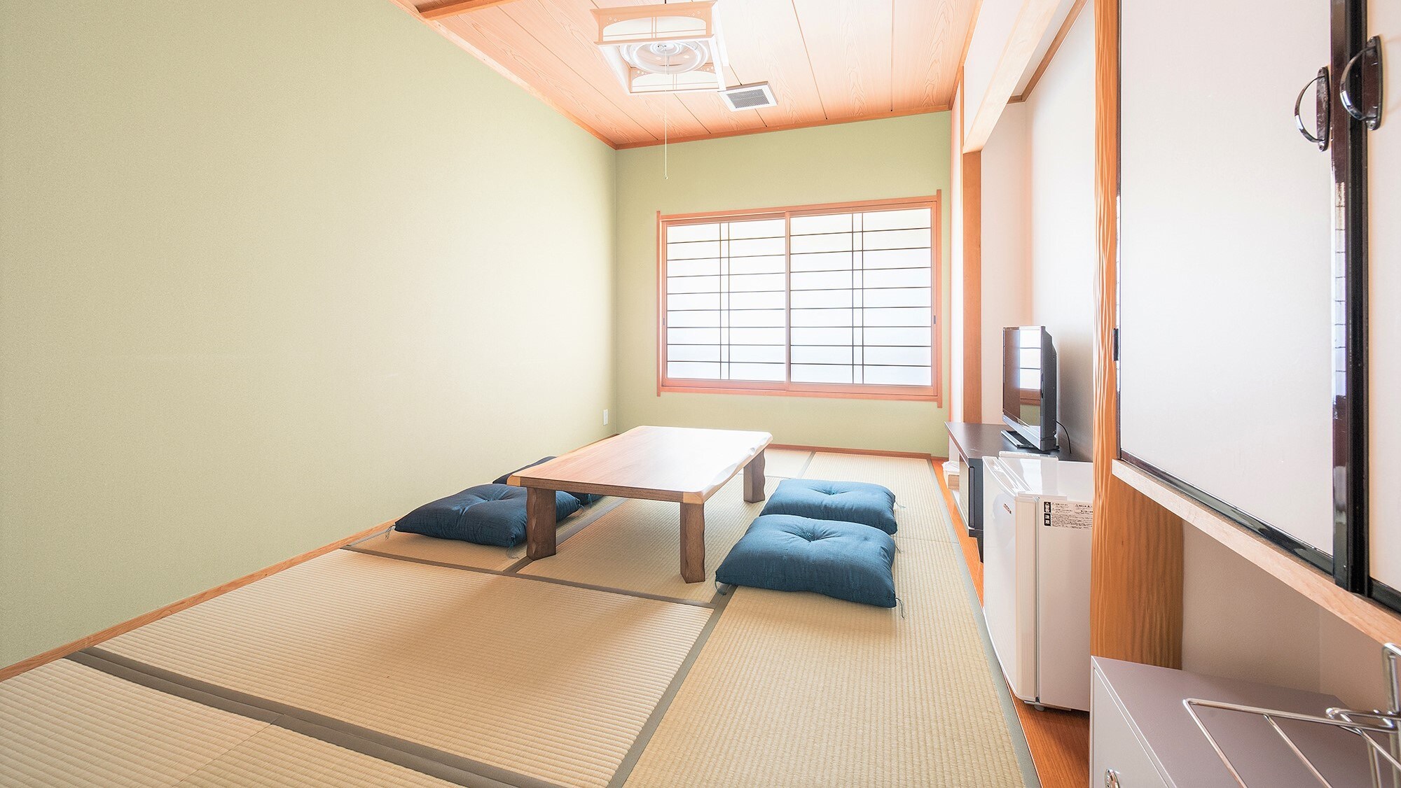 Japanese-style room (8 tatami mats, 10 tatami mats)