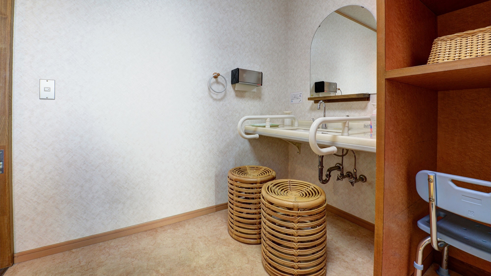 * [1F Barrier-free Japanese-Western room, washroom and dressing room]