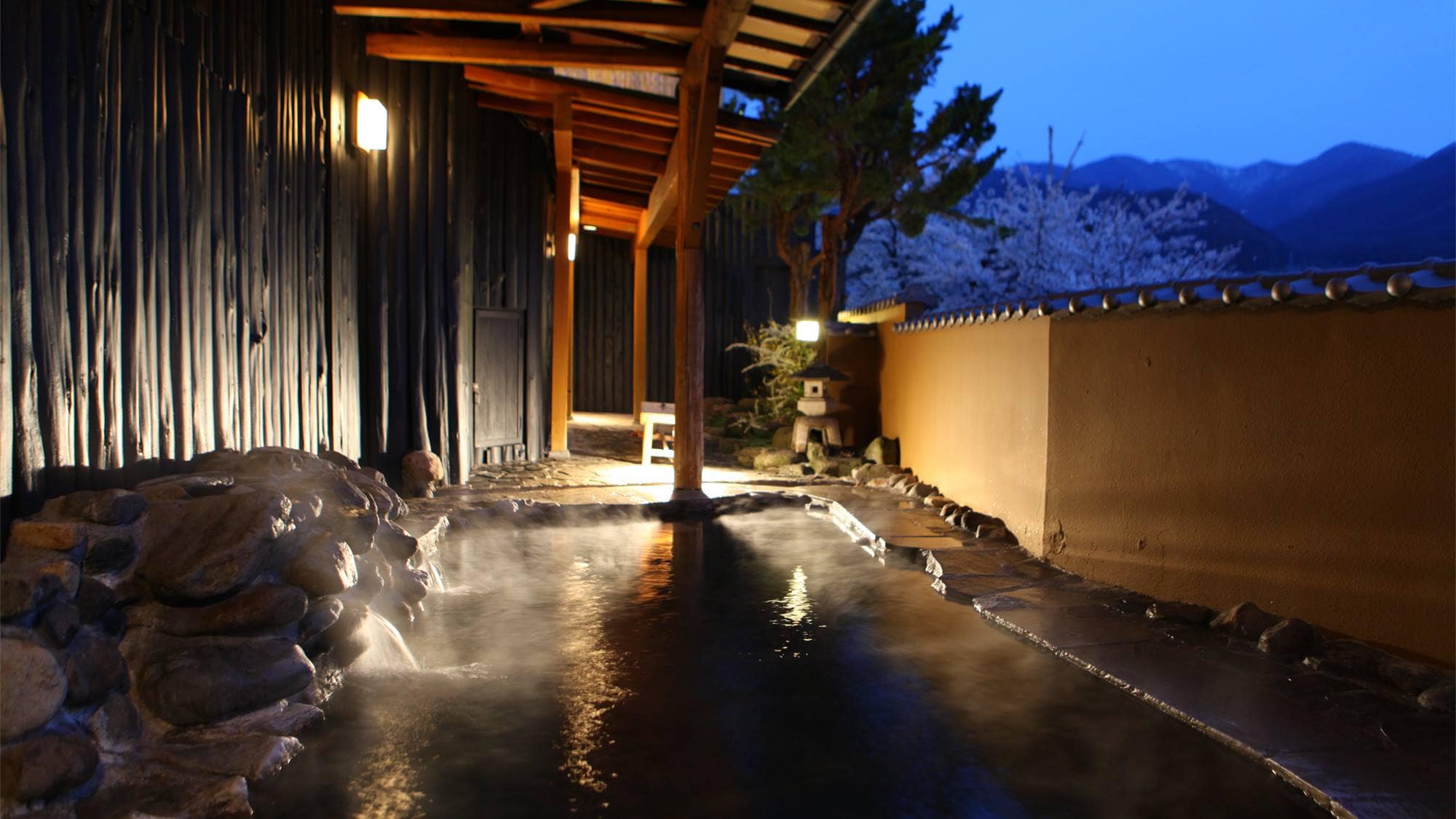 Open-air bath (iris bath)