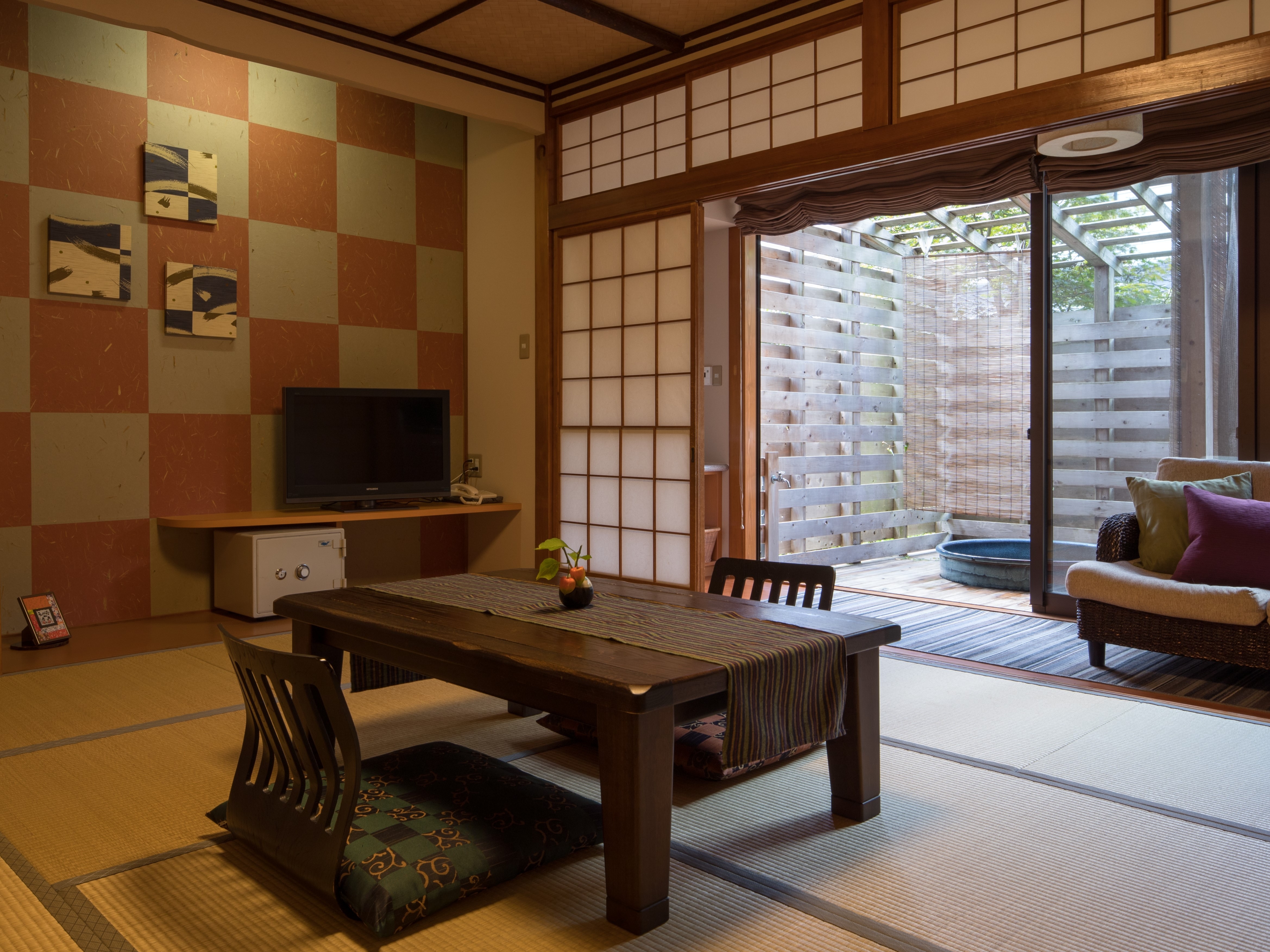 10 tatami mats with open-air bath