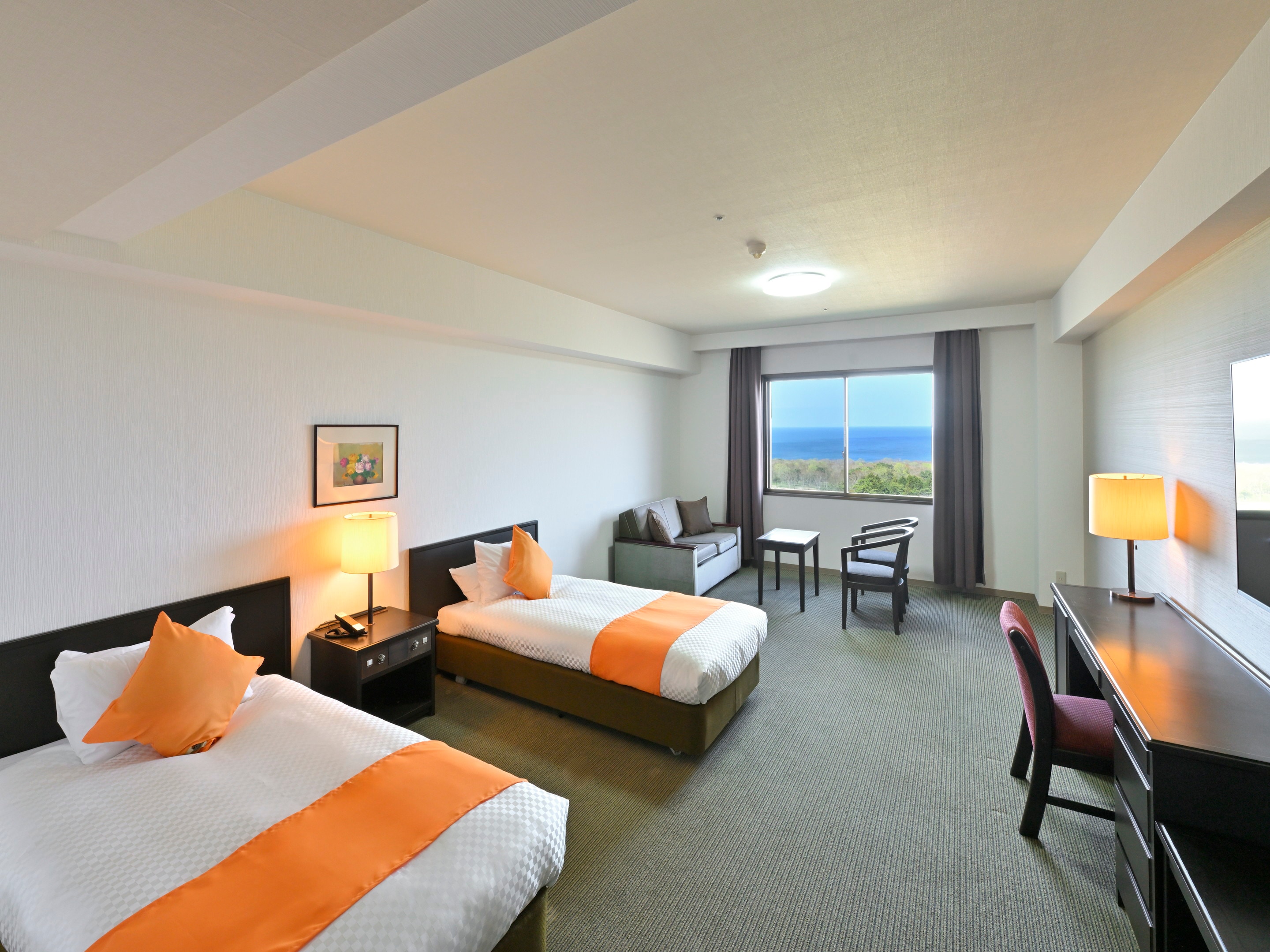 Modern Western-style room, 35 sq m, with ocean view.
