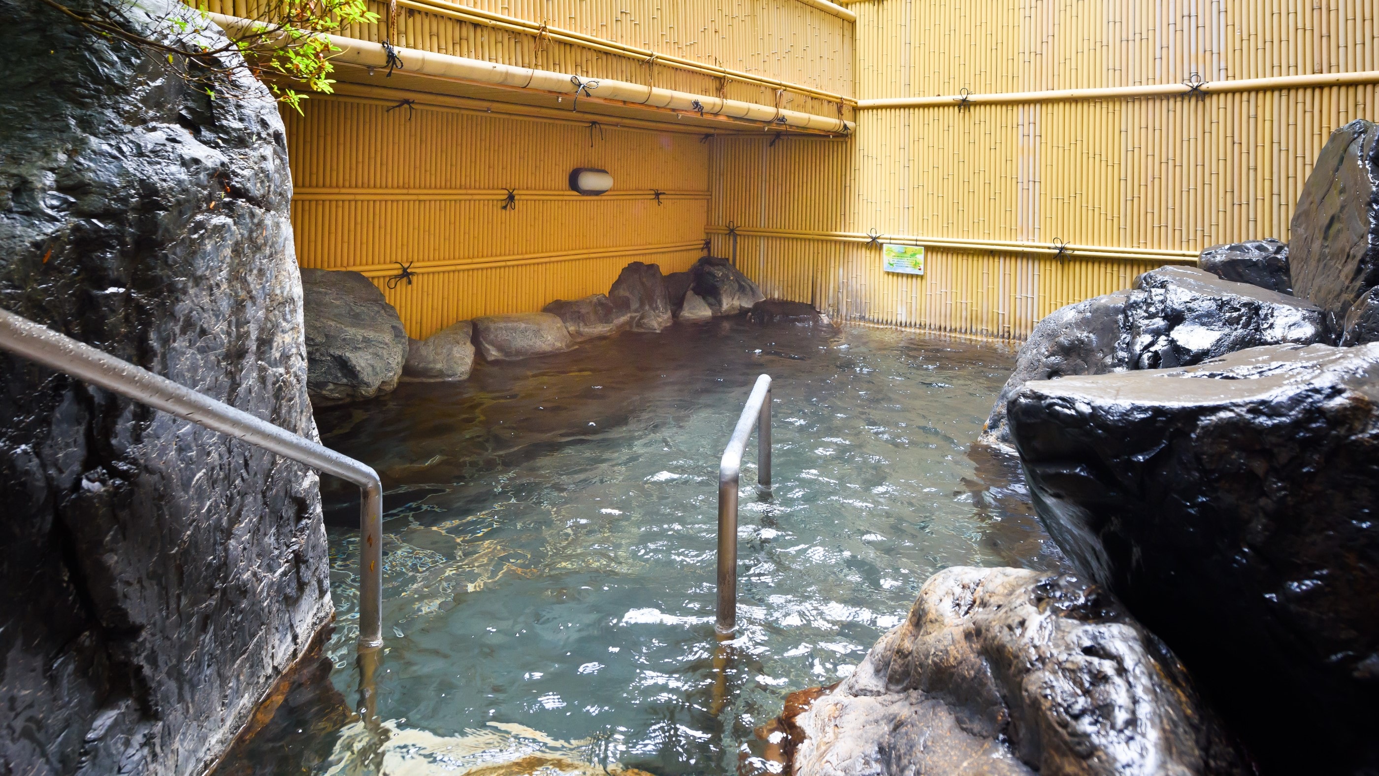[Natural hot spring large public bath Morinoyu] Open-air bath