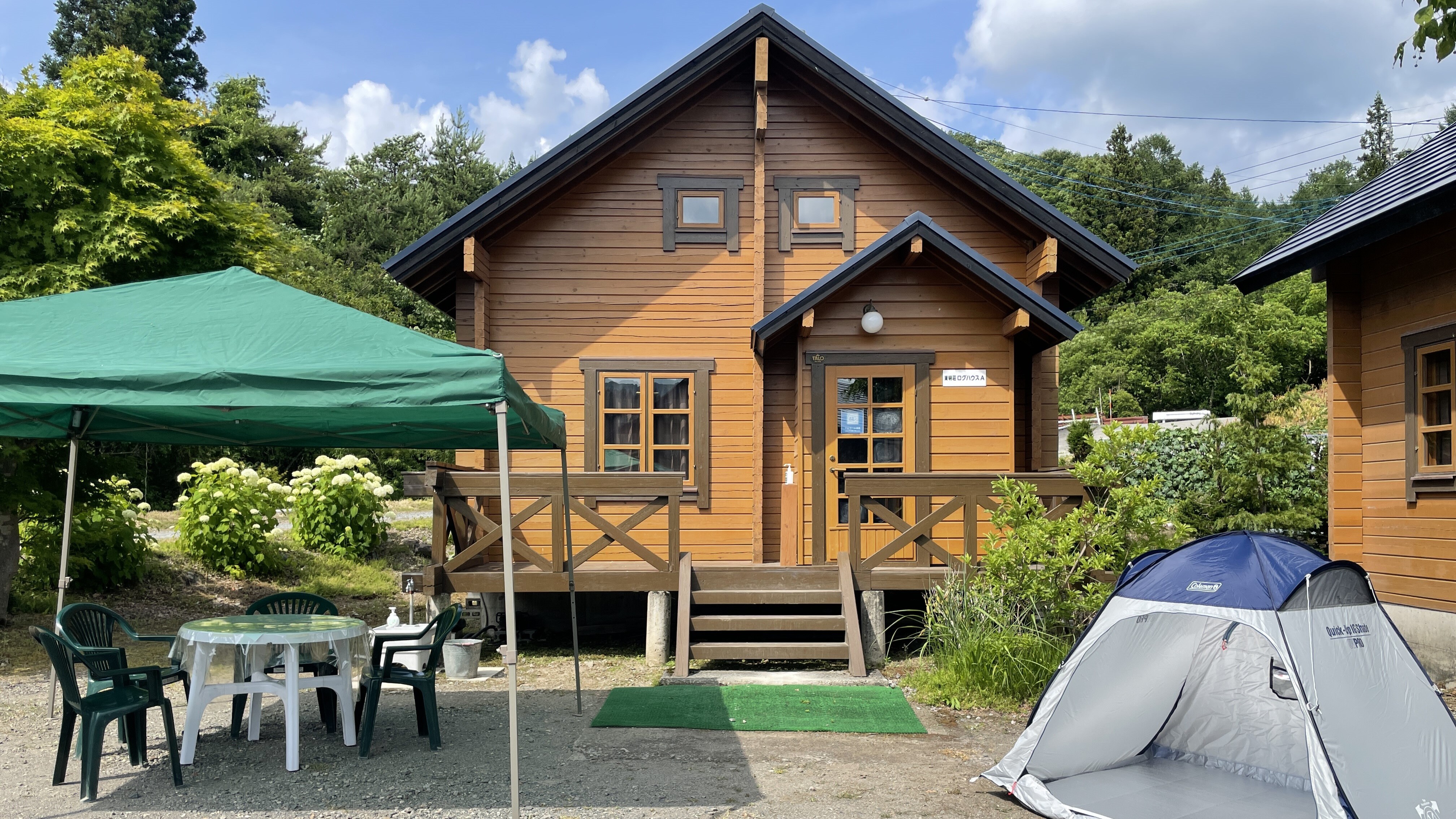 ・ BBQ in front of the cottage ♪ Turf tents, one-touch tents, stoves, etc. are available for rental.