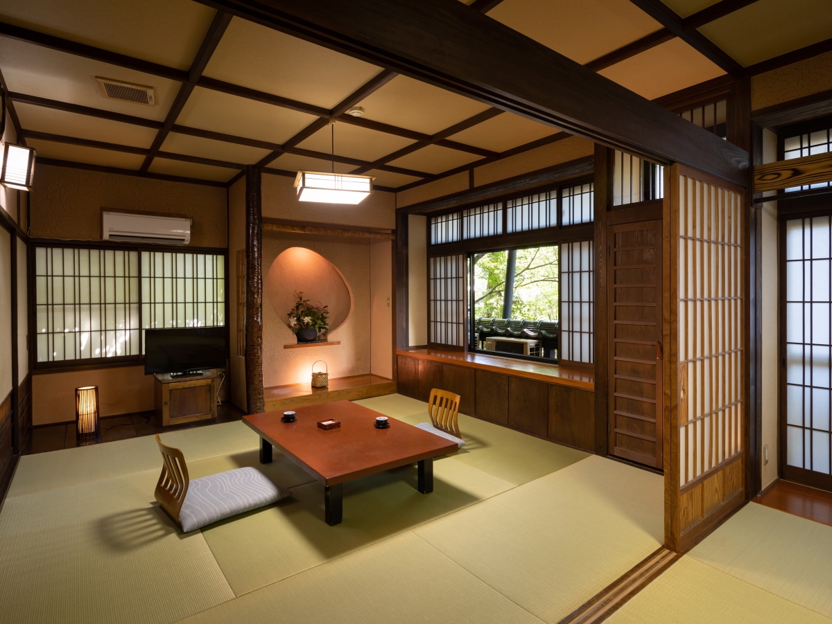 [Main building] Plum _ Up to 4 adults can stay / Japanese-style room 2 rooms / can be partitioned / Bedding is futon