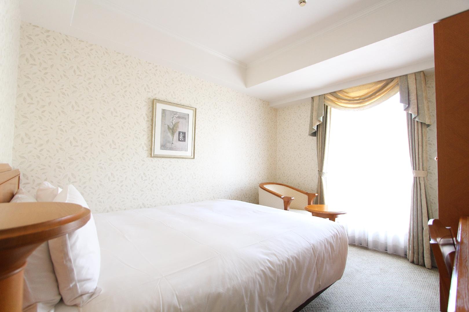 Moderate Queen Room Photo