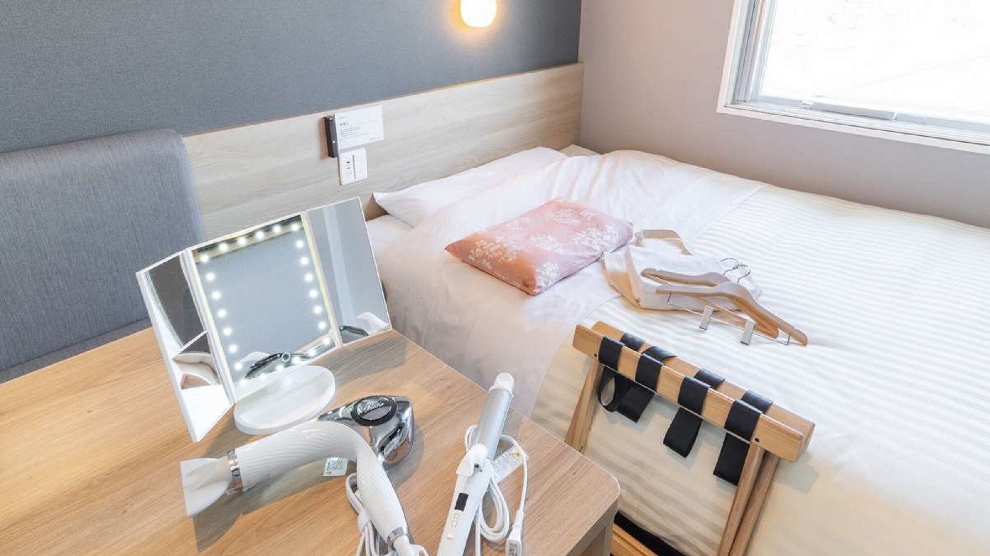 The ladies' room is packed with services that consider women's beauty and health.