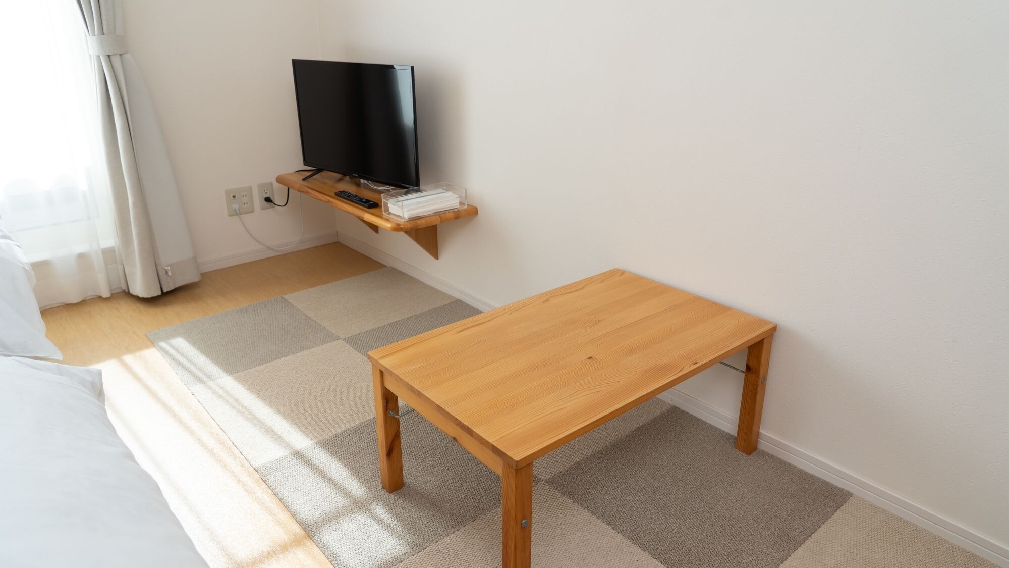 [Fasilitas kamar] Meja dan TV tersedia. Semoga masa tinggal Anda menyenangkan!