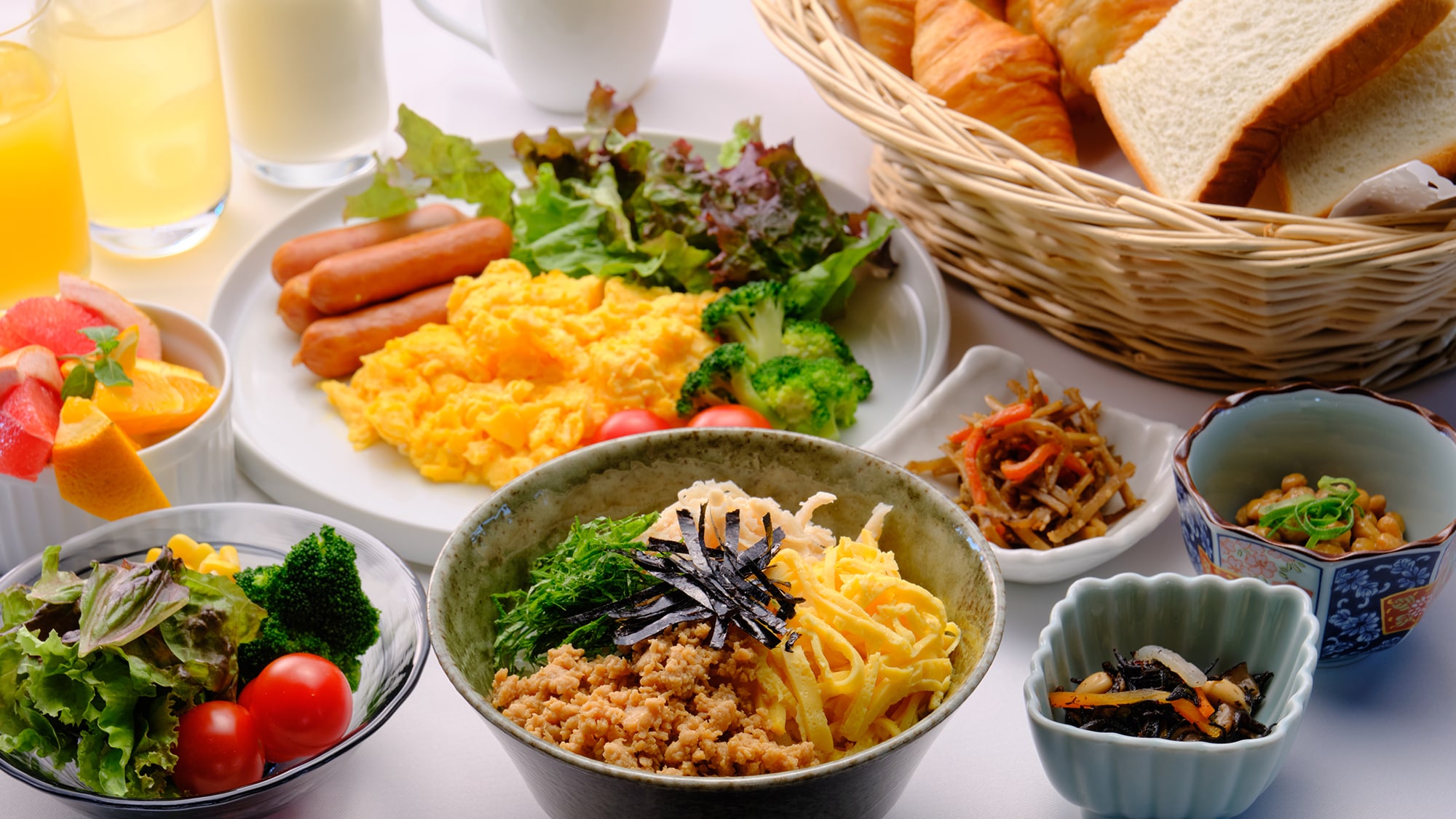 Hamamatsu specialty Hitsumabushi (eel rice bowl) and Japanese and Western buffet