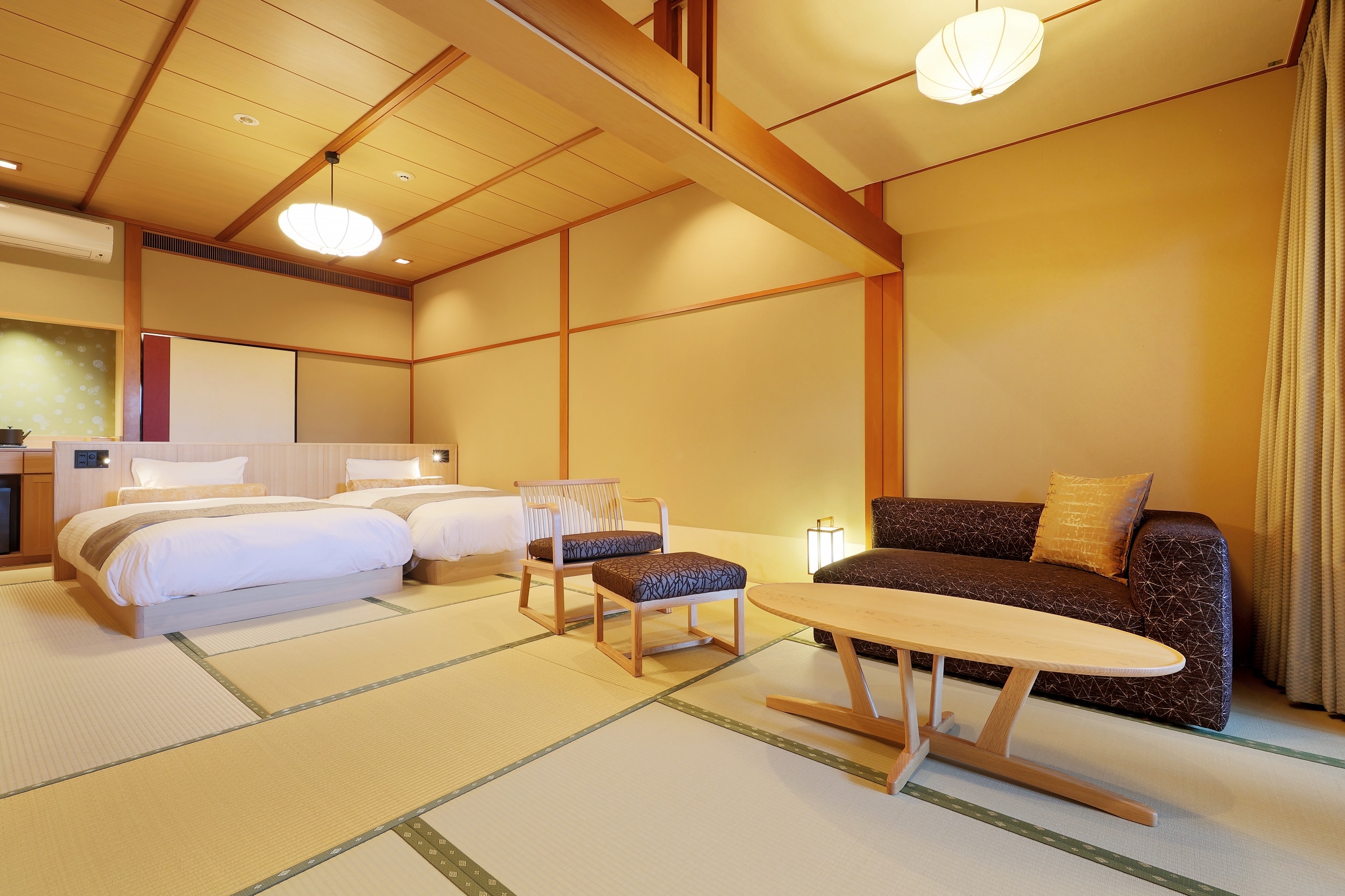 附溫泉露天浴池的現代日式雙床房：客房