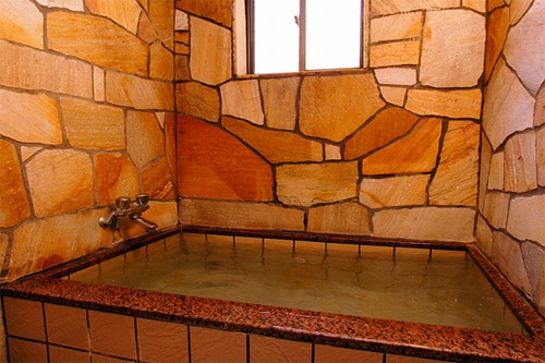 Mandi (dengan kunci)