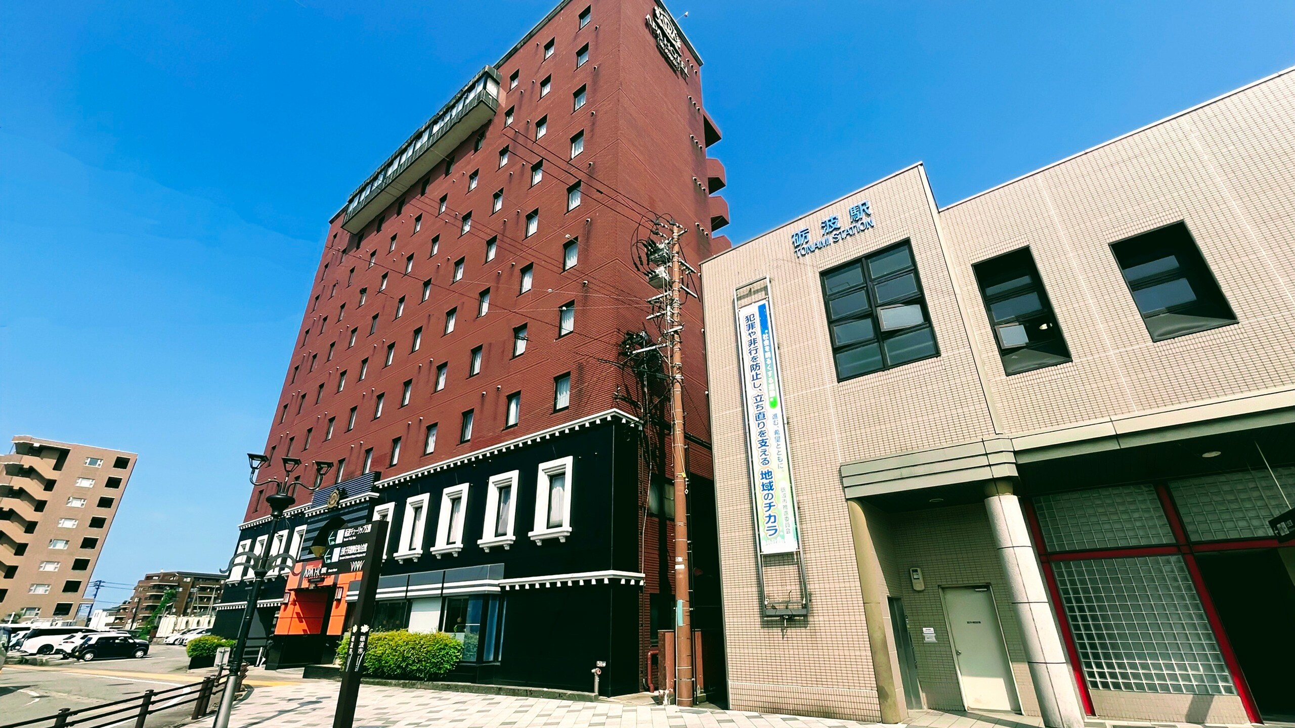 飯店外觀和礪波站