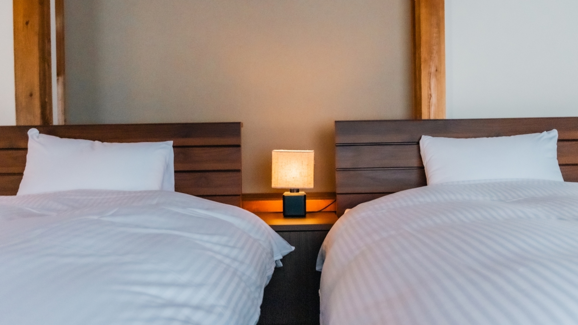 *[Guest Room/Midori] Enjoy a special time relaxing with gentle lighting.