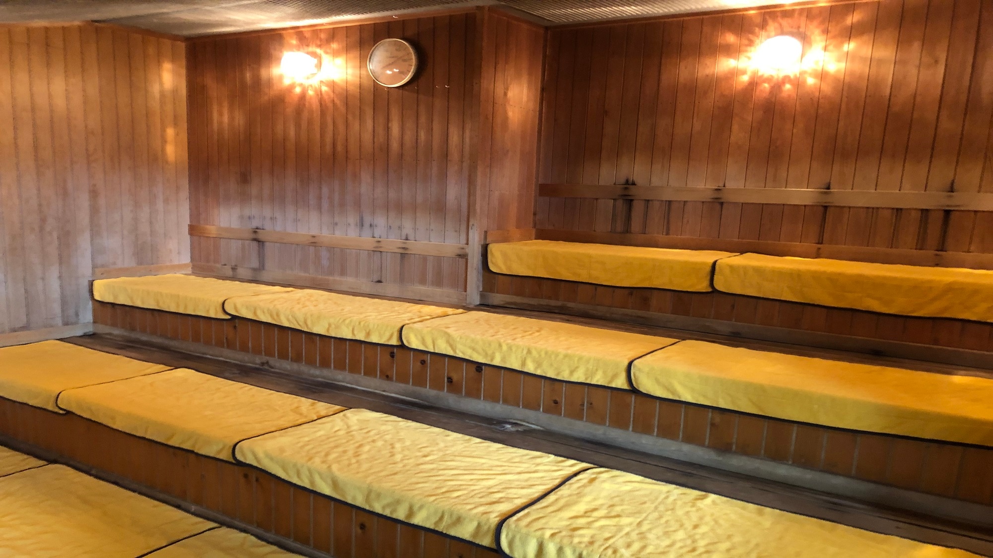 Dilengkapi dengan sauna dan pemandian air dingin terbesar di prefektur