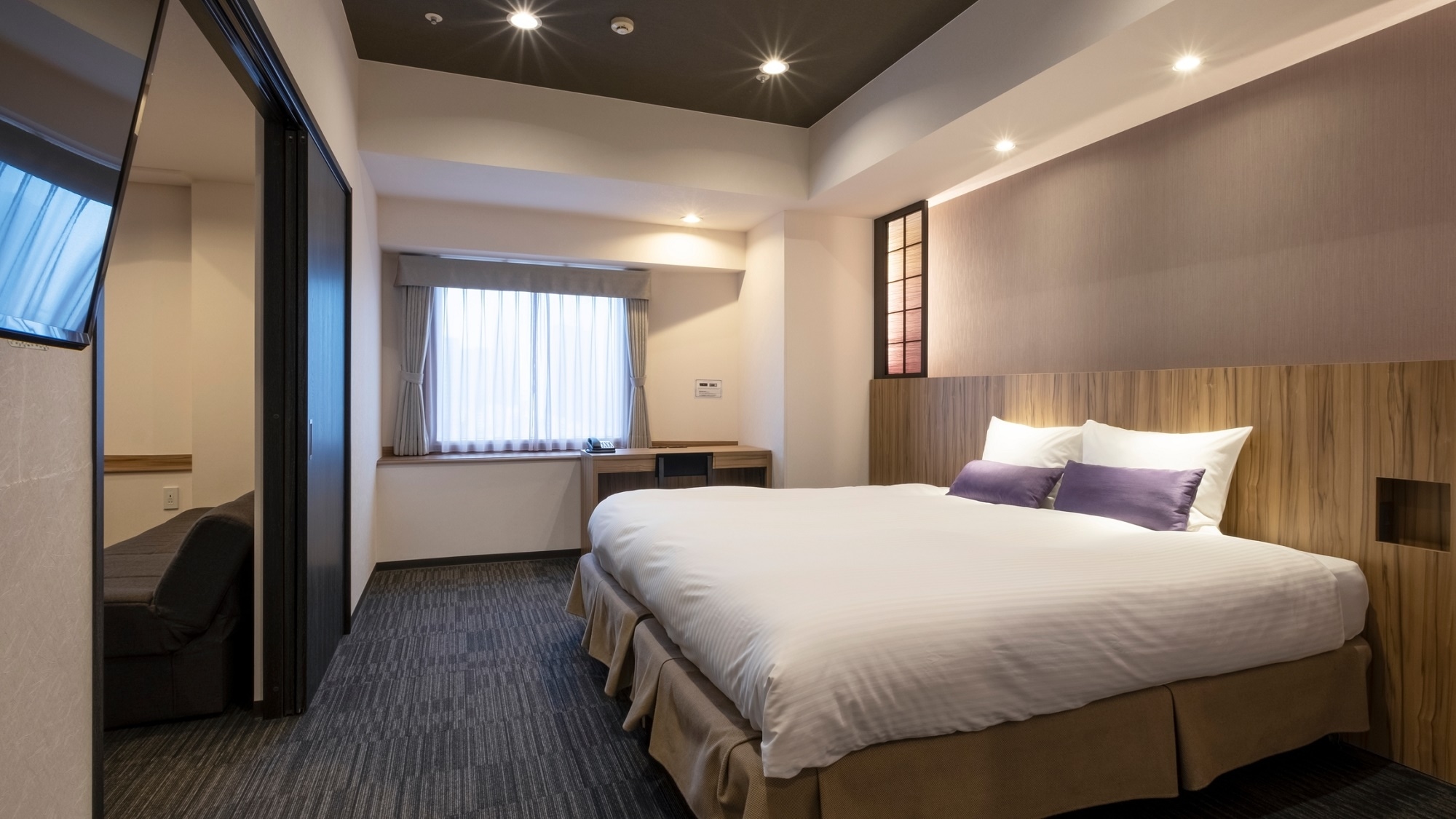 ◆Junior Suite Prime | Up to 4 people can stay with 1 king bed and an extra bed.