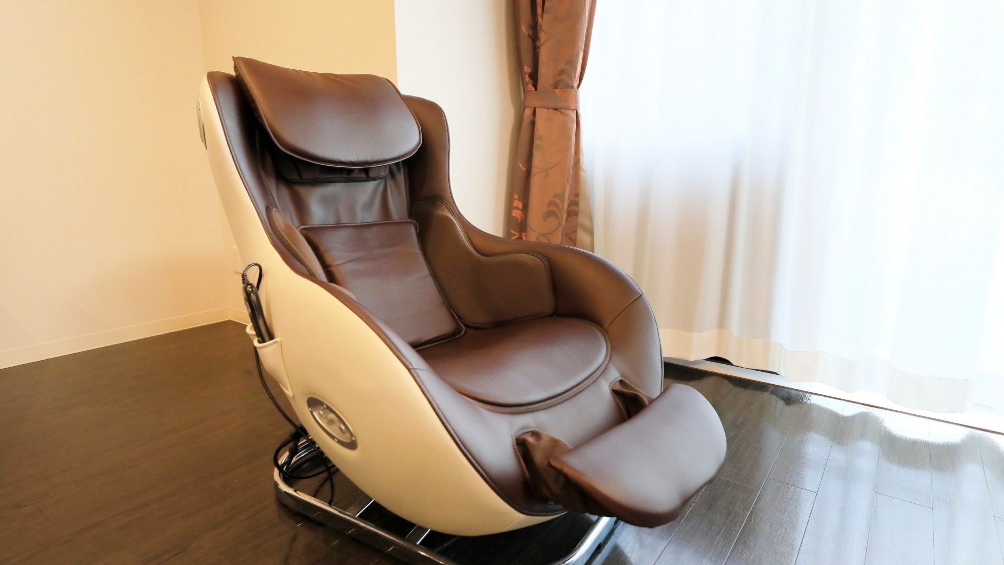 [Guest room amenities] Grand rooms and deluxe rooms are equipped with massage chairs.