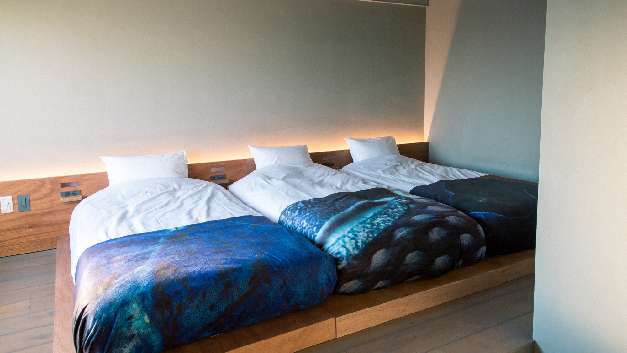 ・[Superior Triple/Bed] The low bed is extremely comfortable.