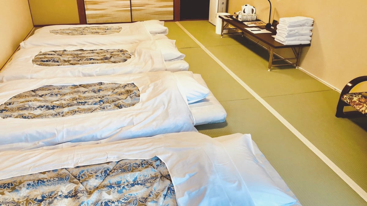 The Japanese-style room can accommodate up to 6 people. You can relax in the soft comfort of wood and tatami.