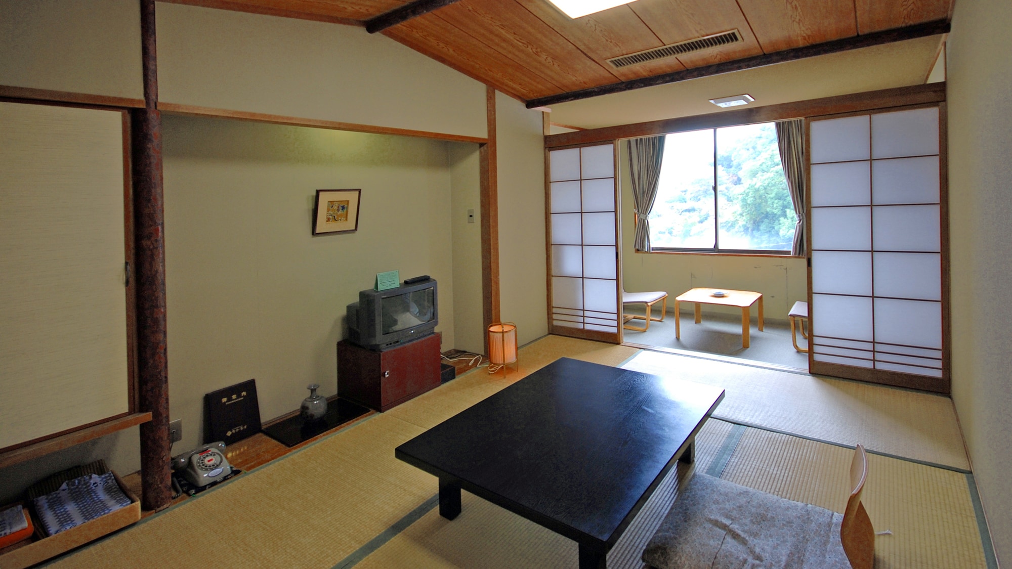 [Japanese-style room 6 tatami mats] Traveling alone is also welcome