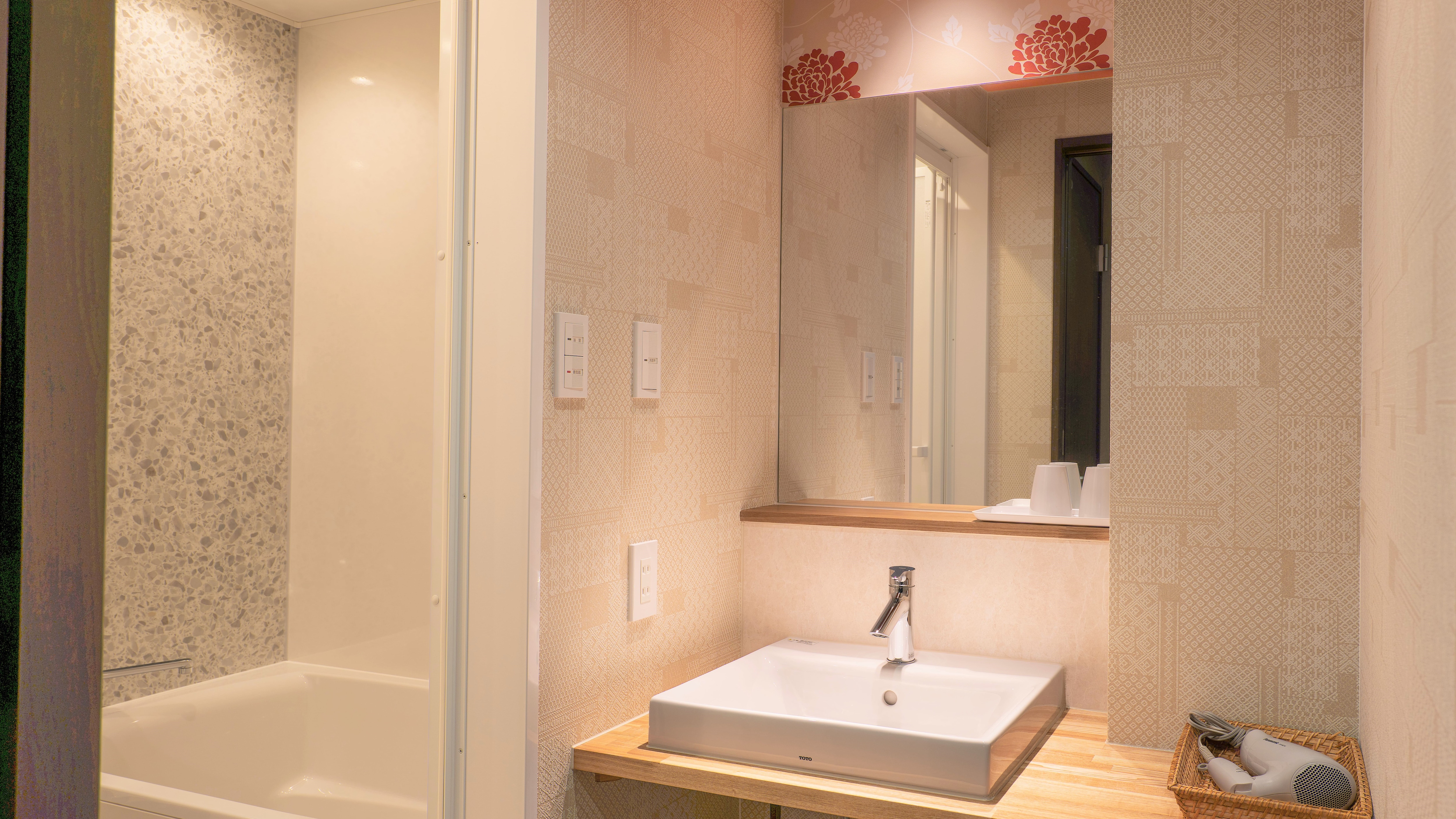 [7th floor: Japanese-style room] Example of a room's bathroom, toilet, and washbasin (specifications may vary depending on the room)
