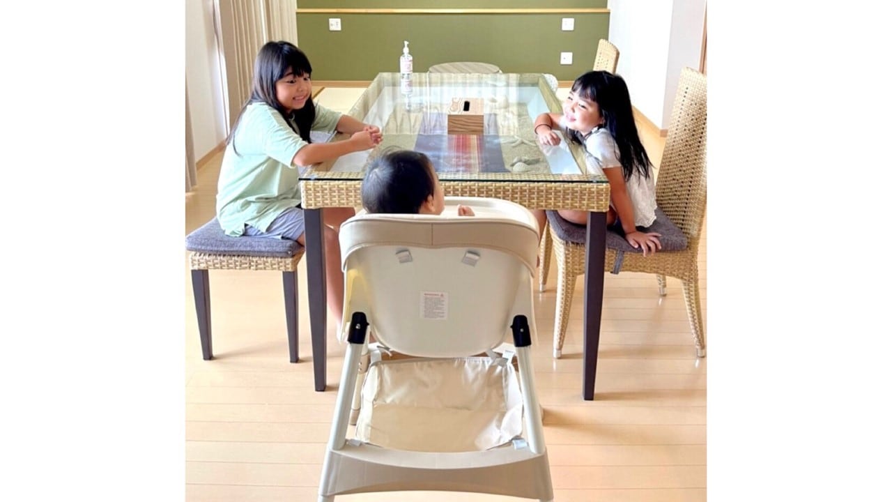 201: A space where even those with small children can relax without worrying about steps.