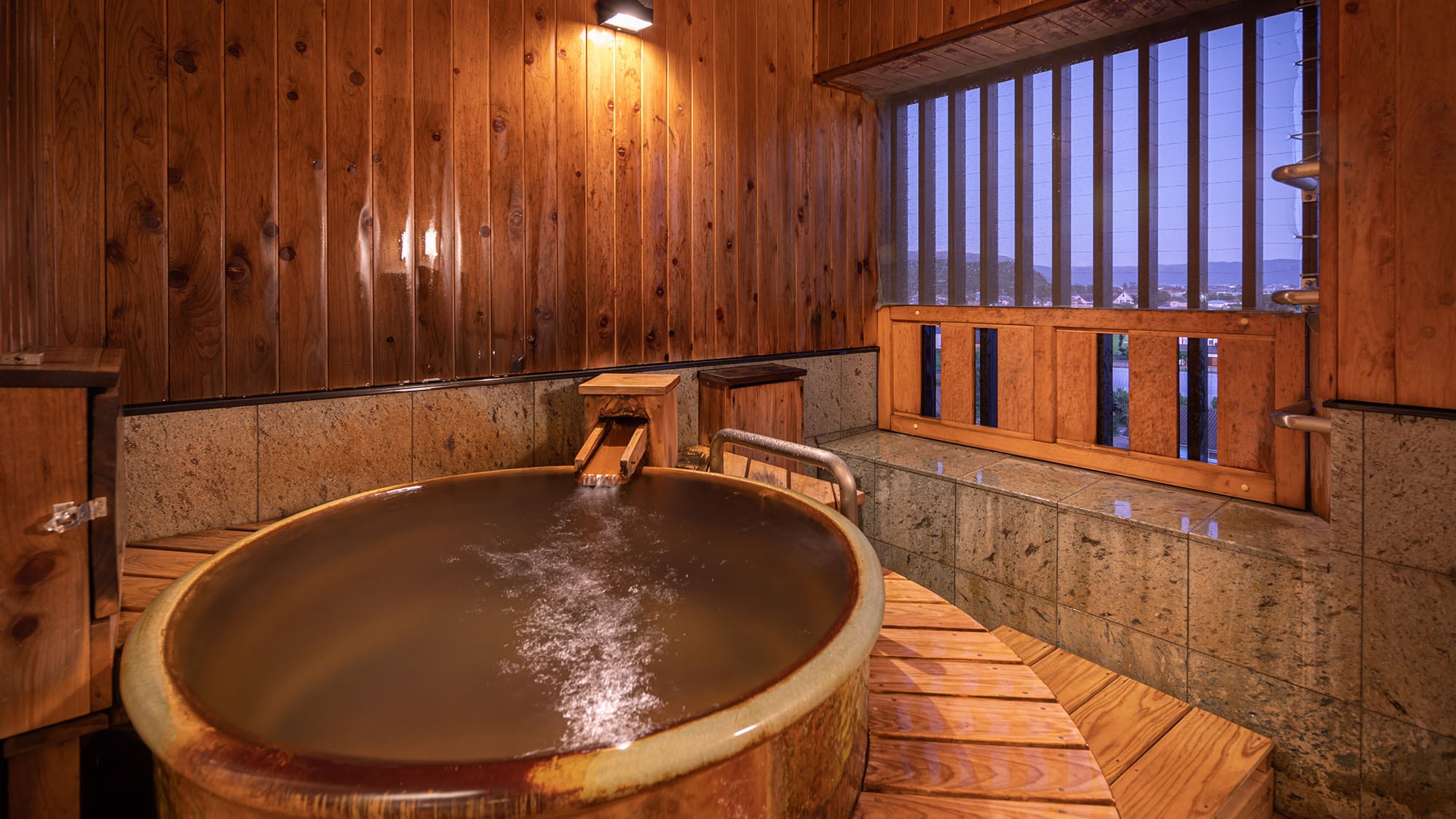 [Ichibankan] 日西合璧的房间，有观景浴缸